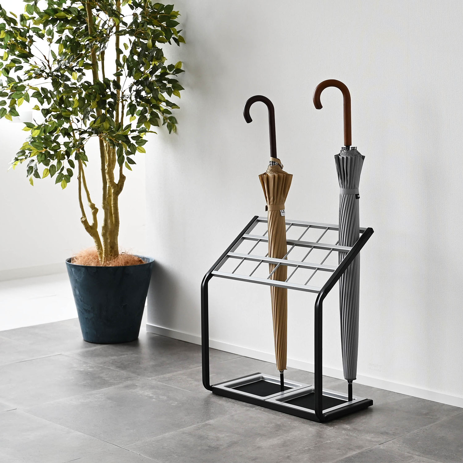 18-Slot Metal Umbrella Holder
