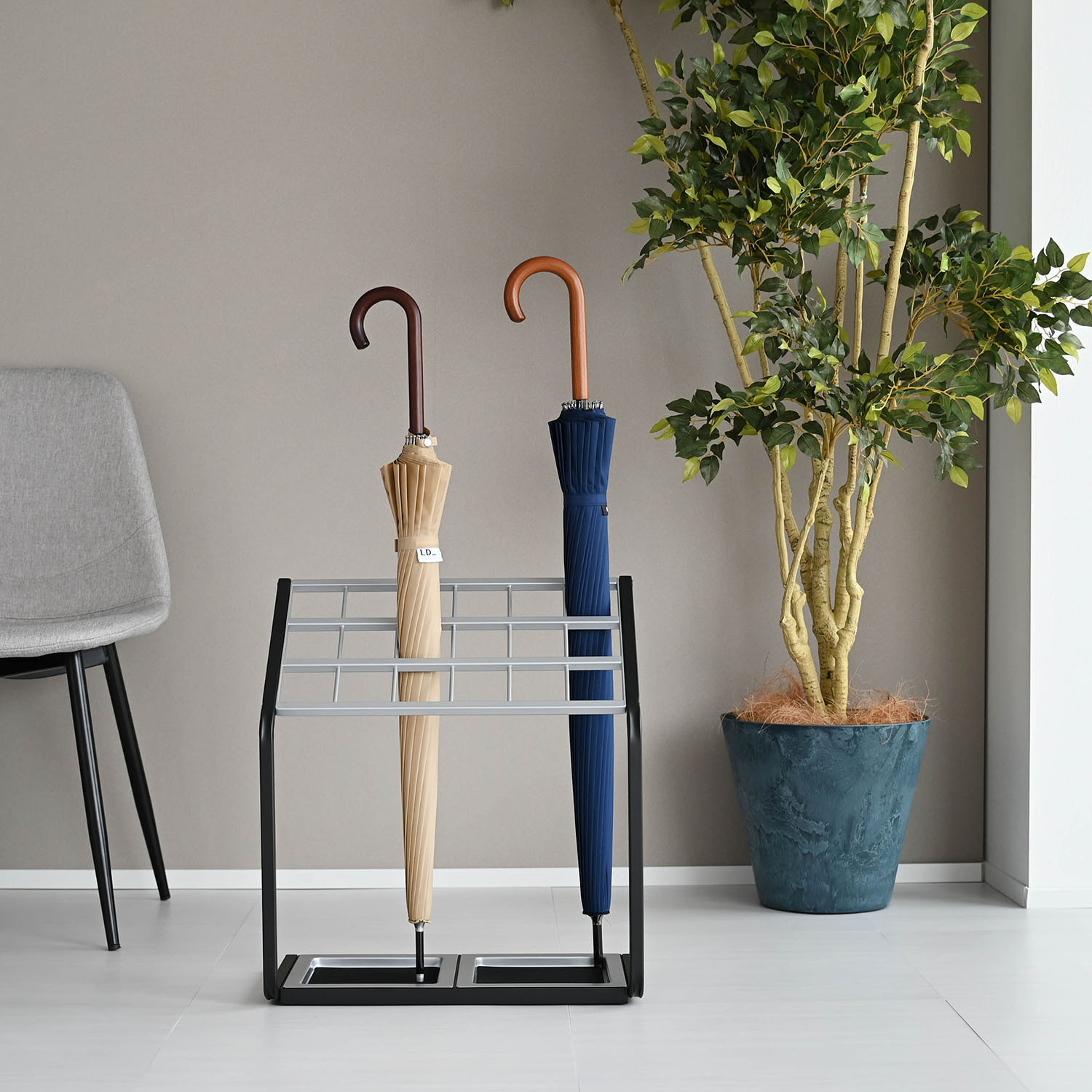 18-Slot Metal Umbrella Holder