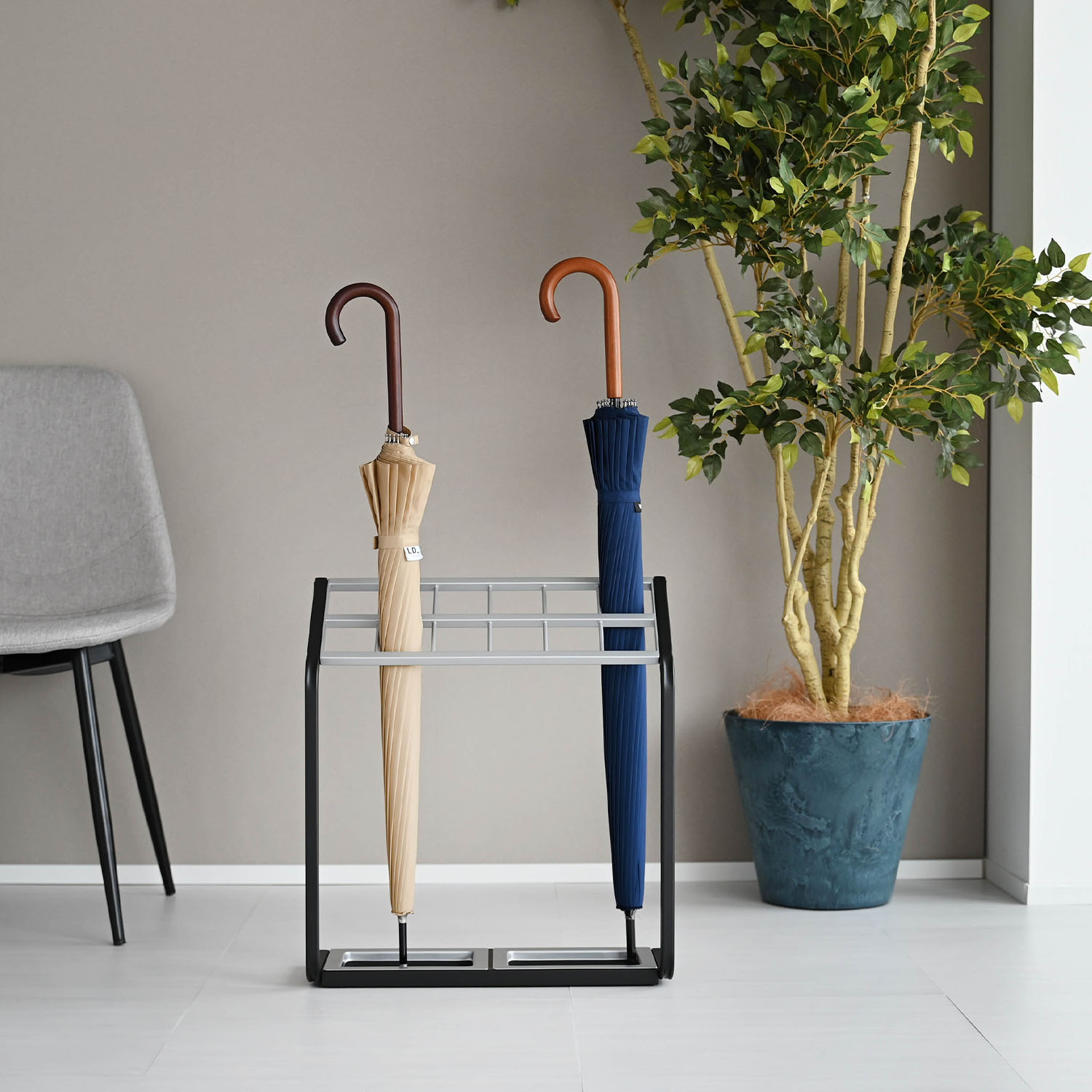 12-Slot Metal Umbrella Holder