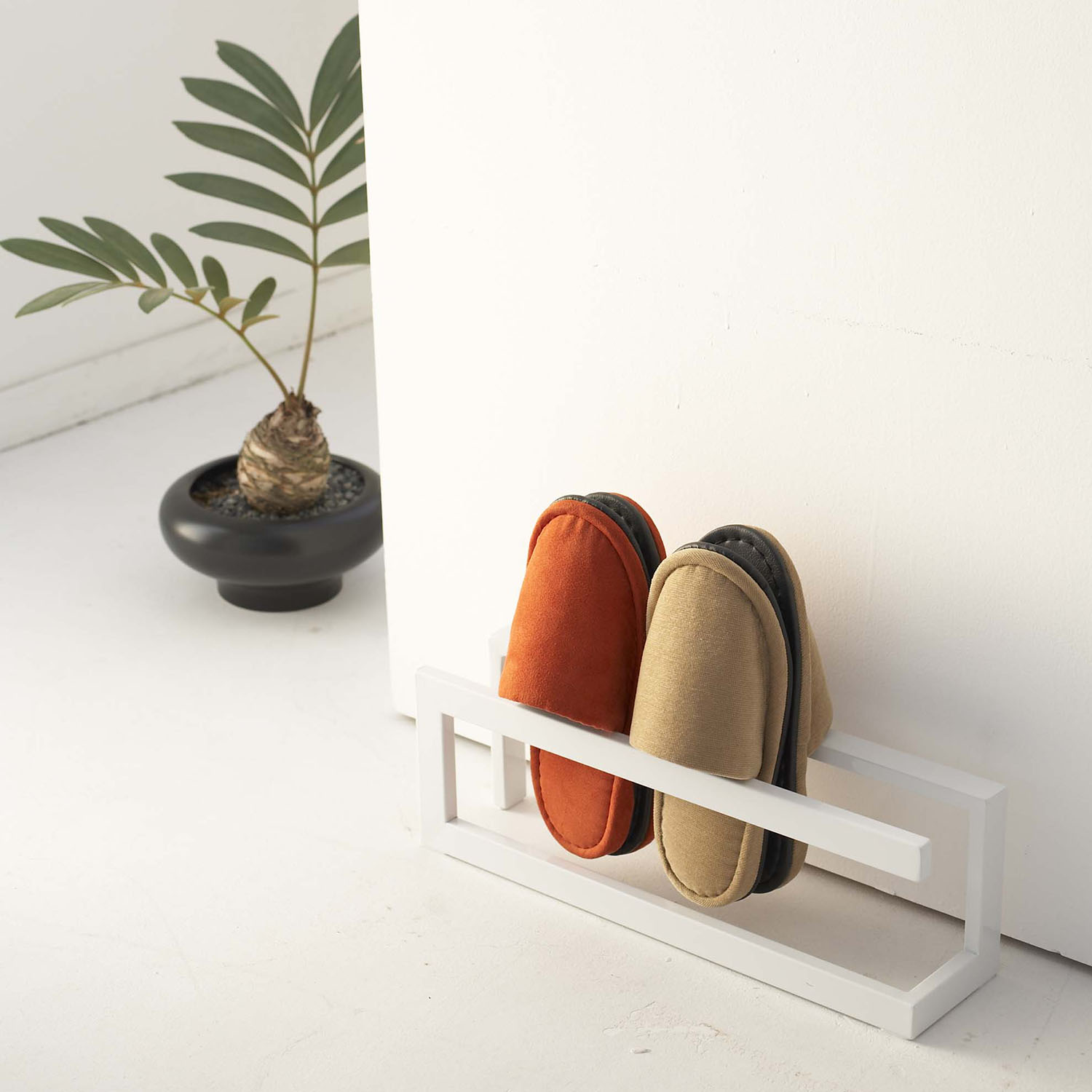 Line Slippers Rack