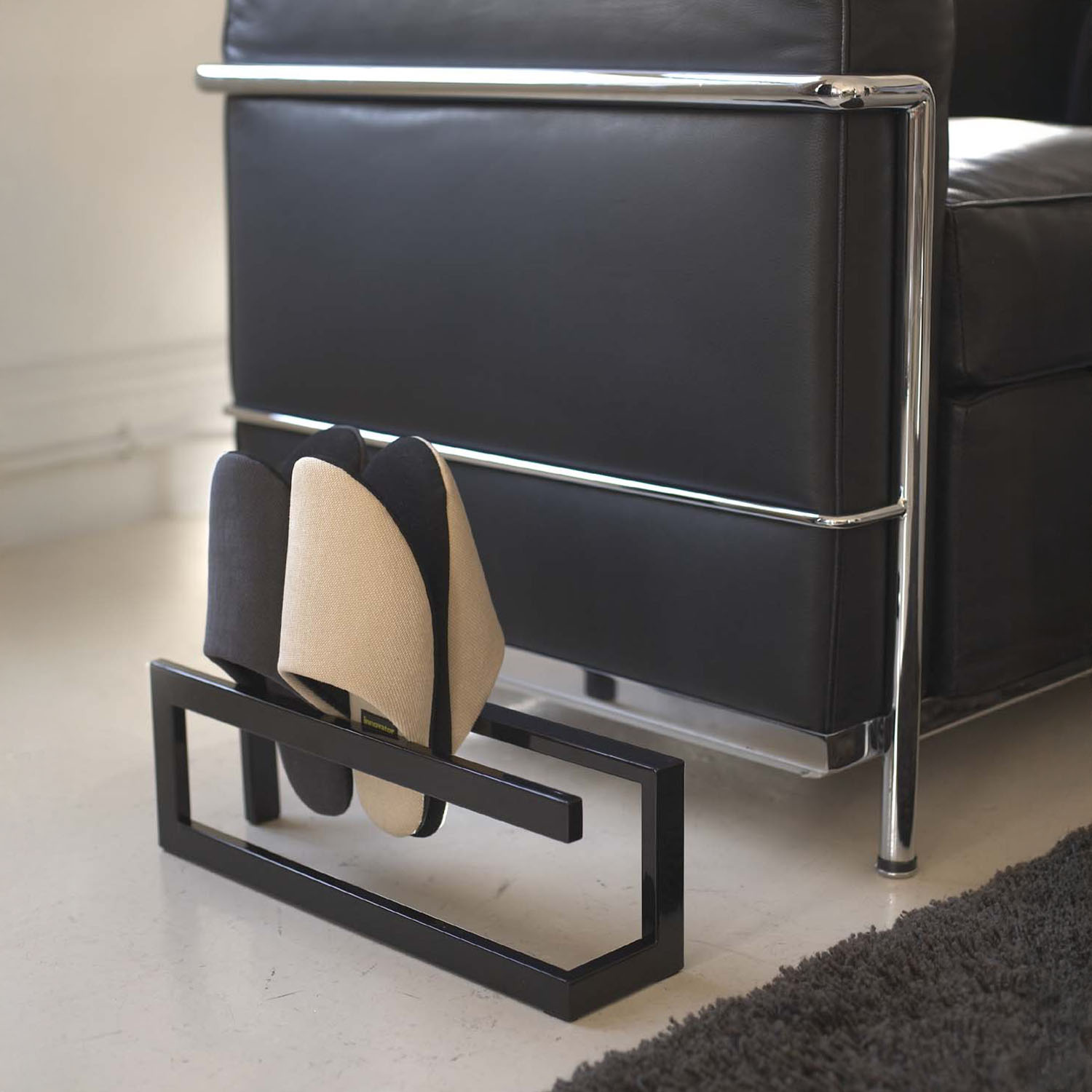 Line Slippers Rack