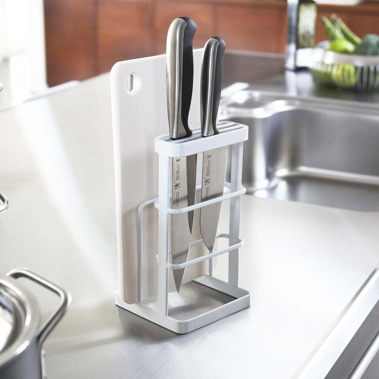 Tower Cutting Board & Knife Stand