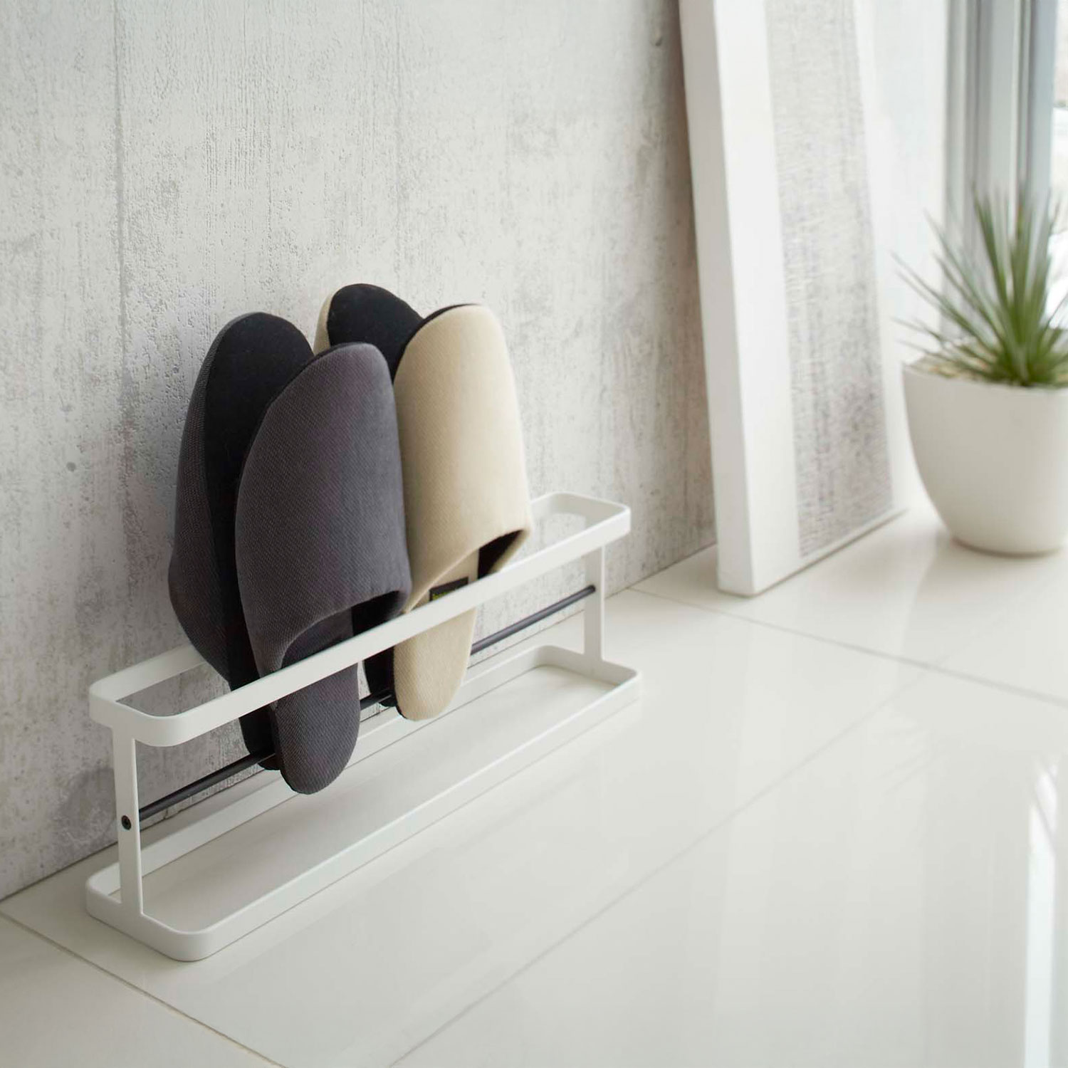 Plate Wide Slipper Rack