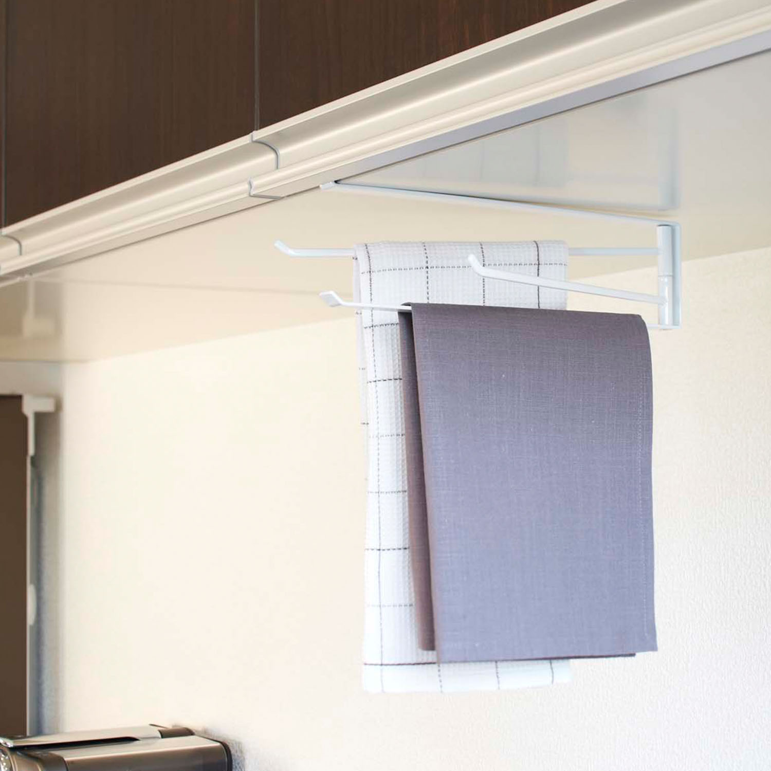 Tower Under Shelf Dish Towel Hanger