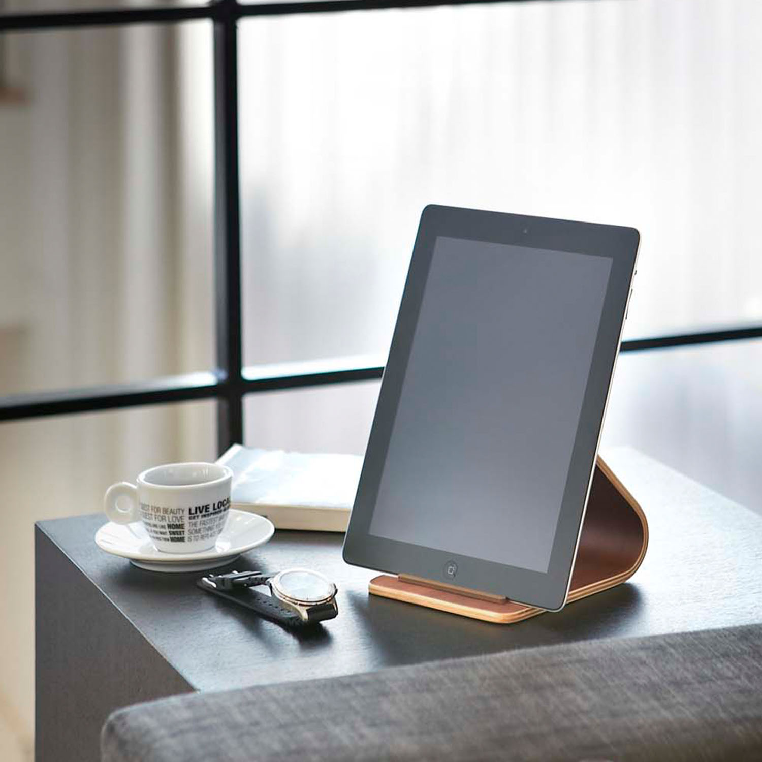 Rin Plywood Tablet Stand