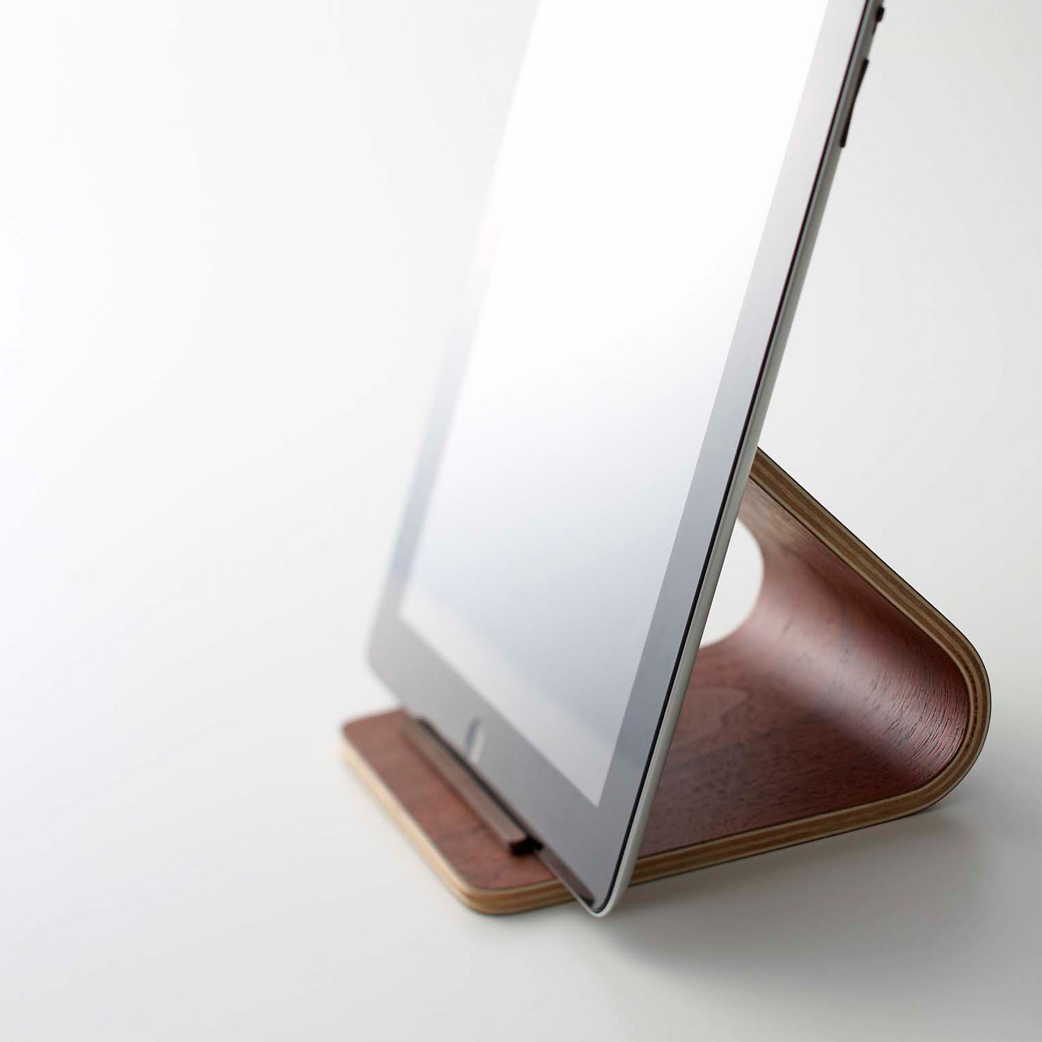 Rin Plywood Tablet Stand