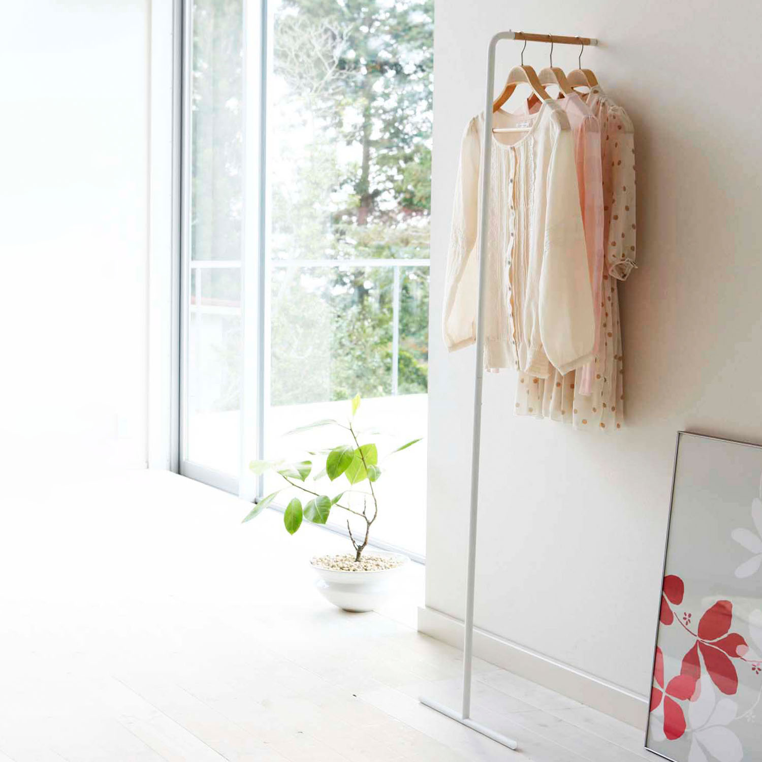 Tower Leaning Slim Coat Hanger