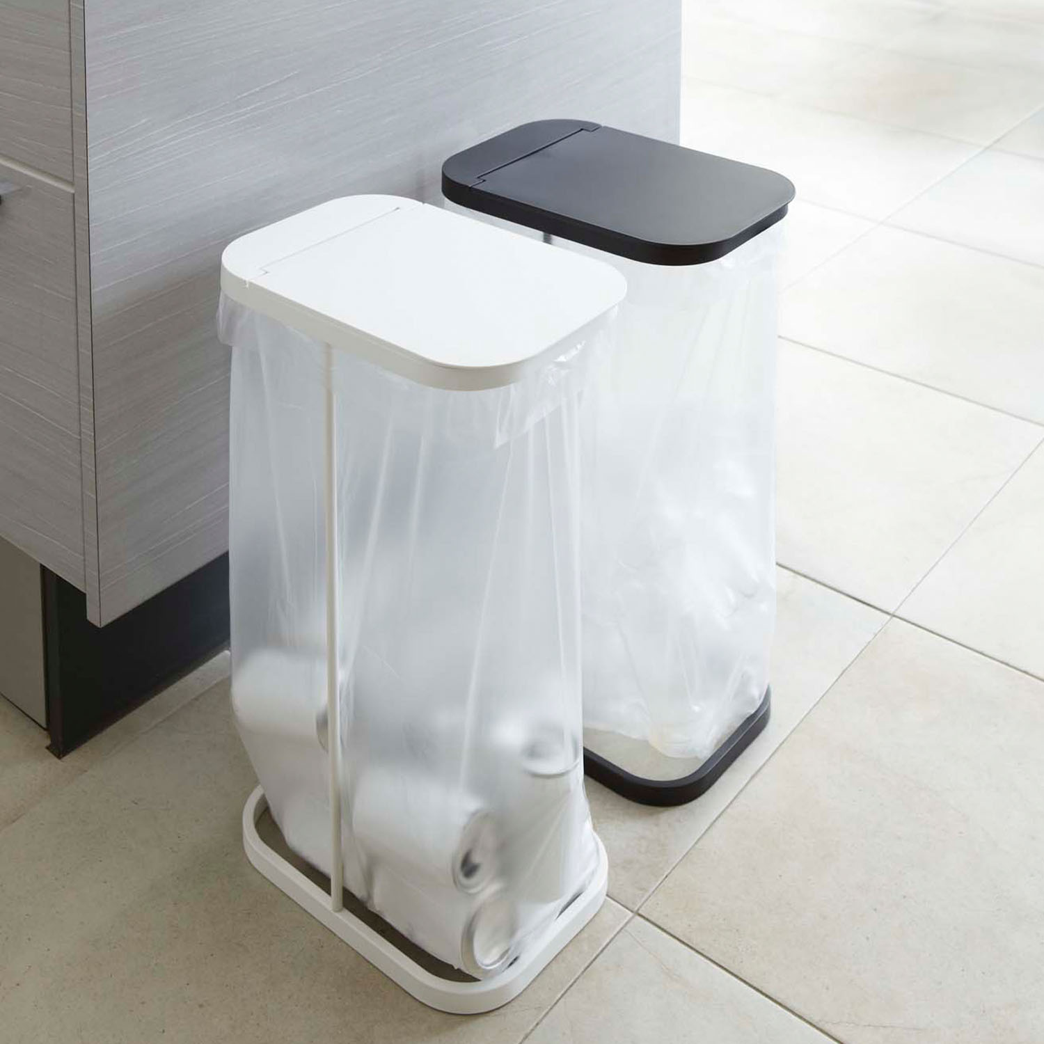“Easy” Plastic Bag Holder