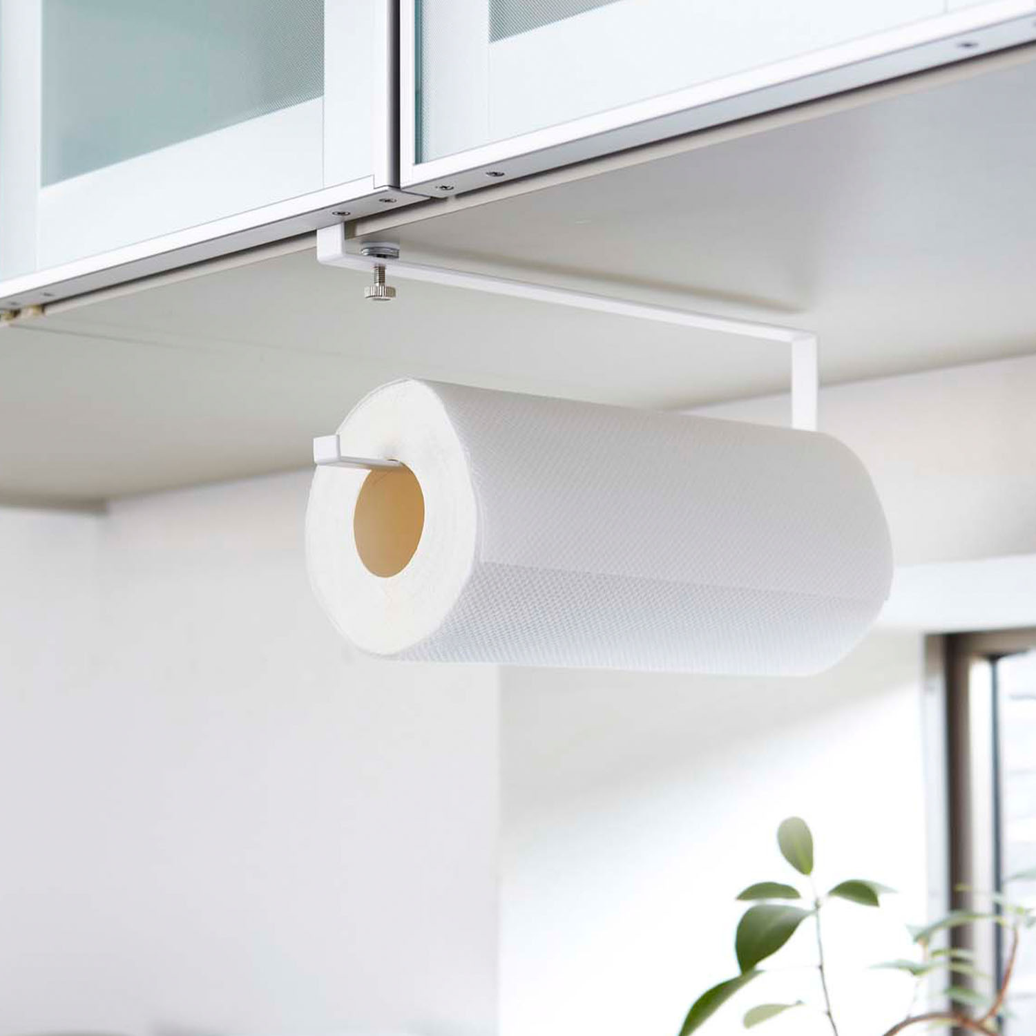 Plate Under Shelf Paper Towel Holder