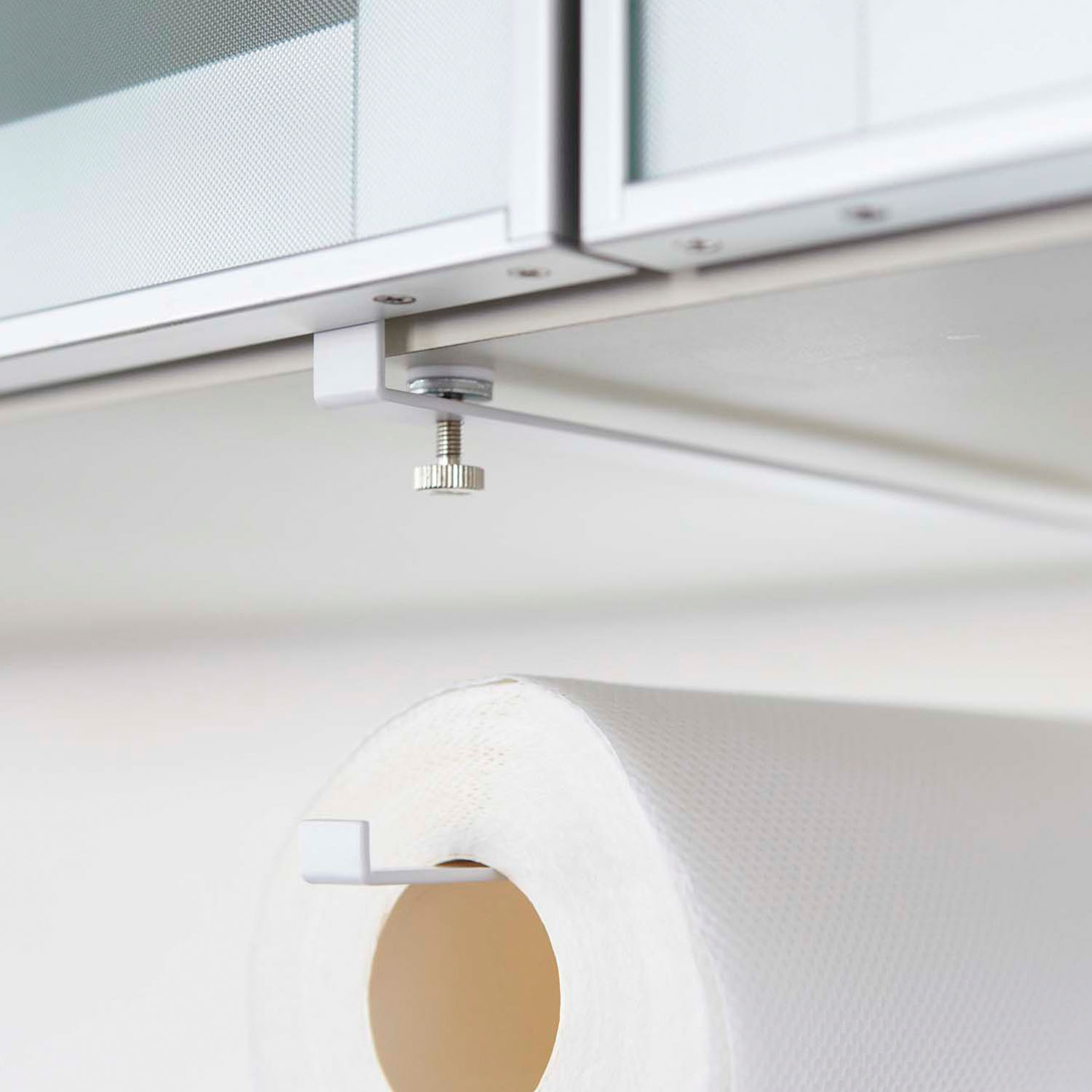 Plate Under Shelf Paper Towel Holder