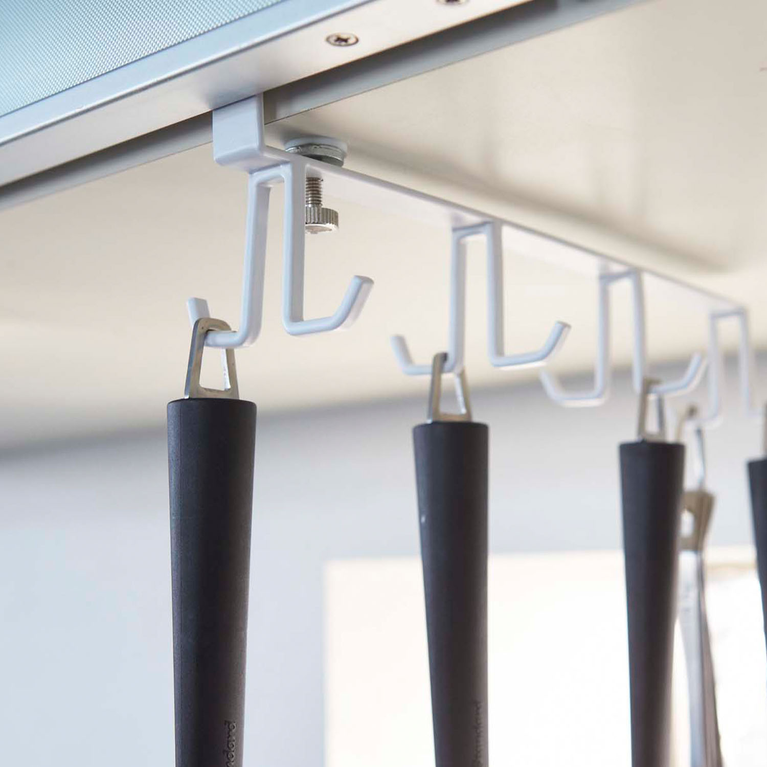 Plate Under Shelf Utensil Storage