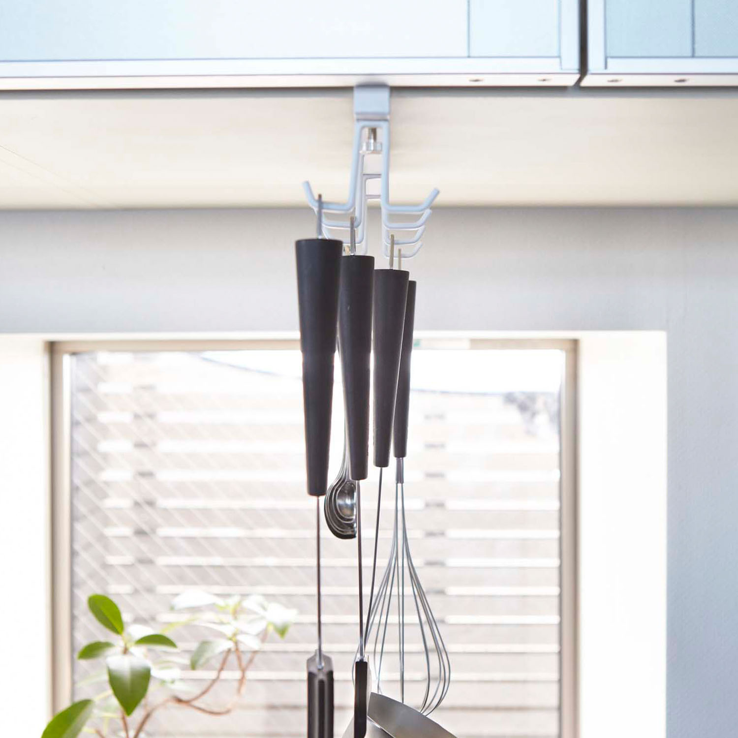 Plate Under Shelf Utensil Storage