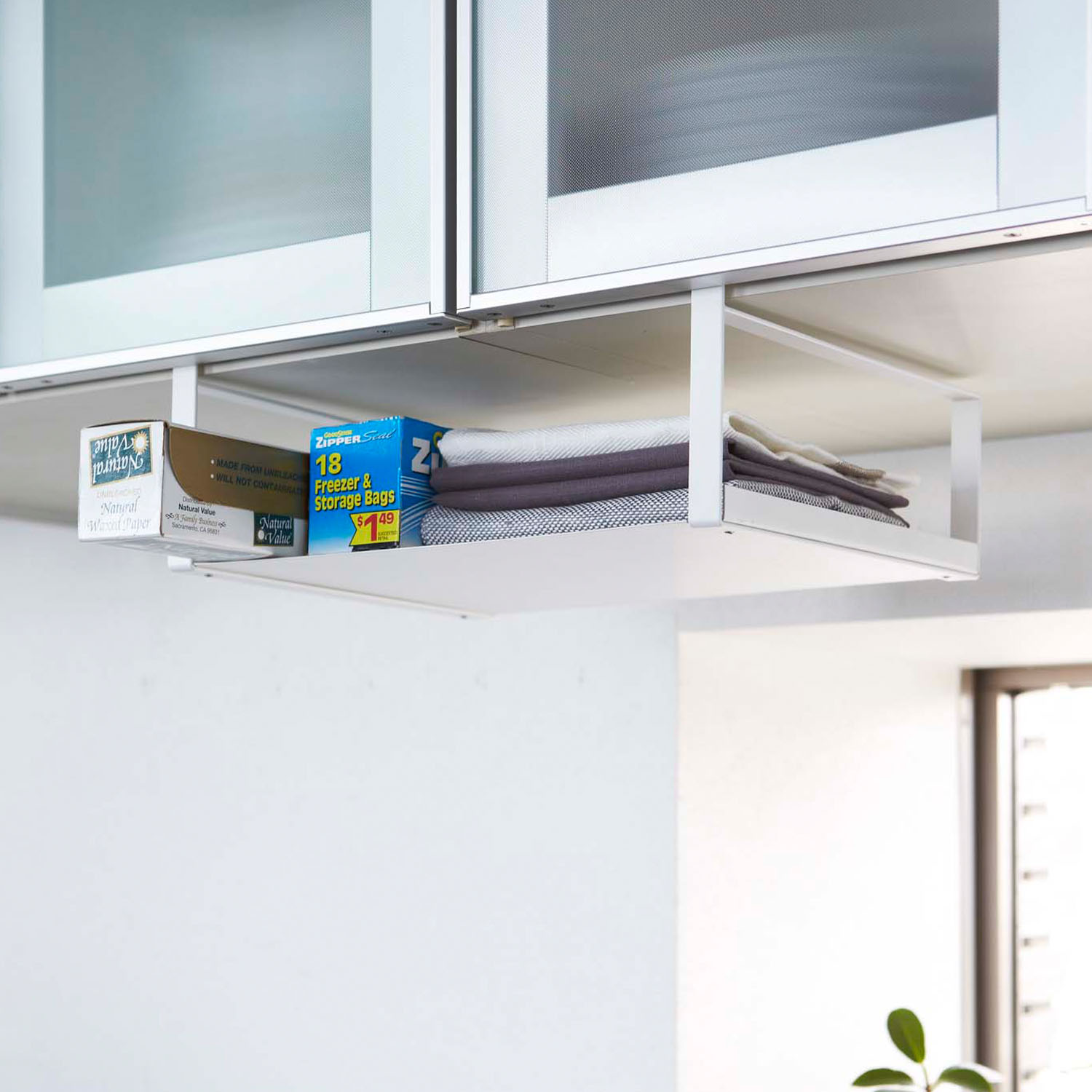 Plate Under Shelf Storage Rack