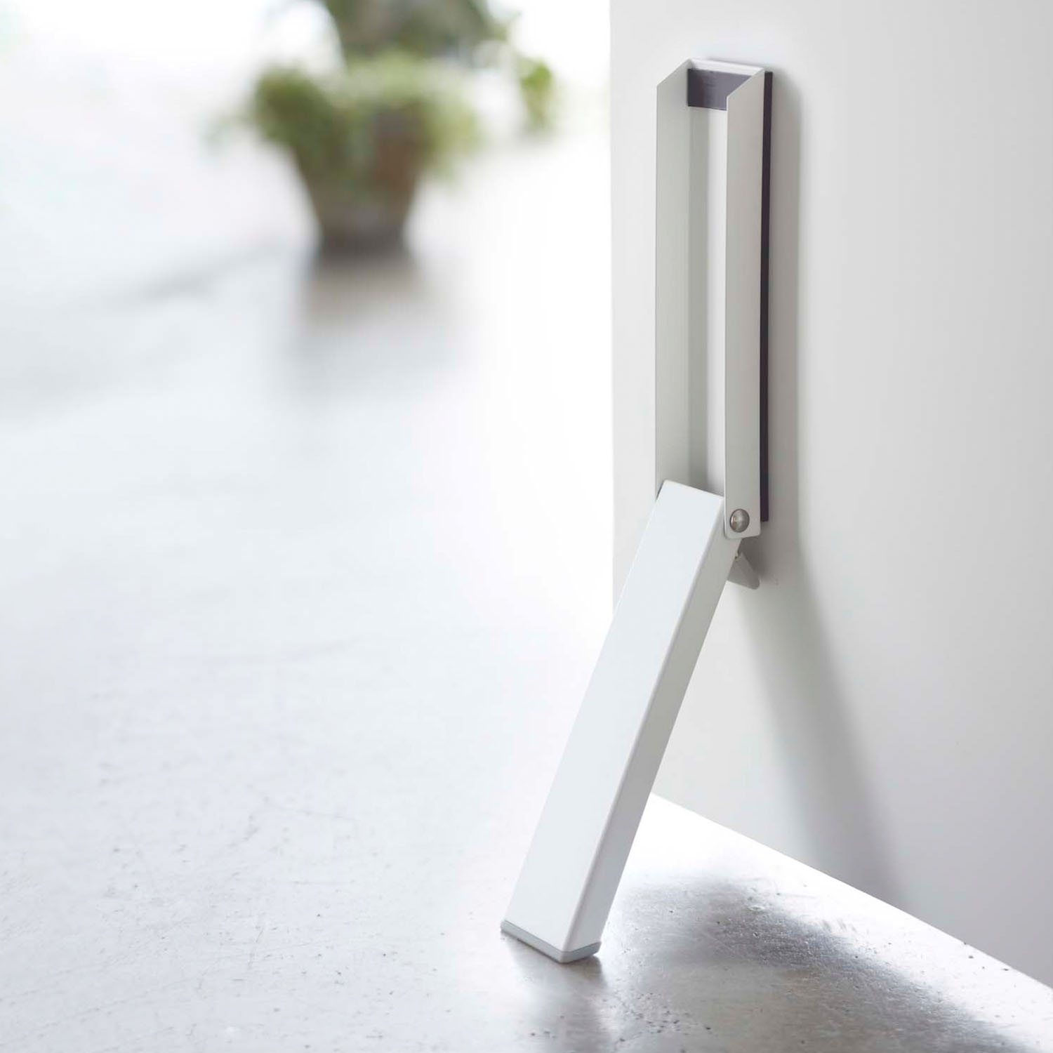 Smart Magnet Folding Door Stopper