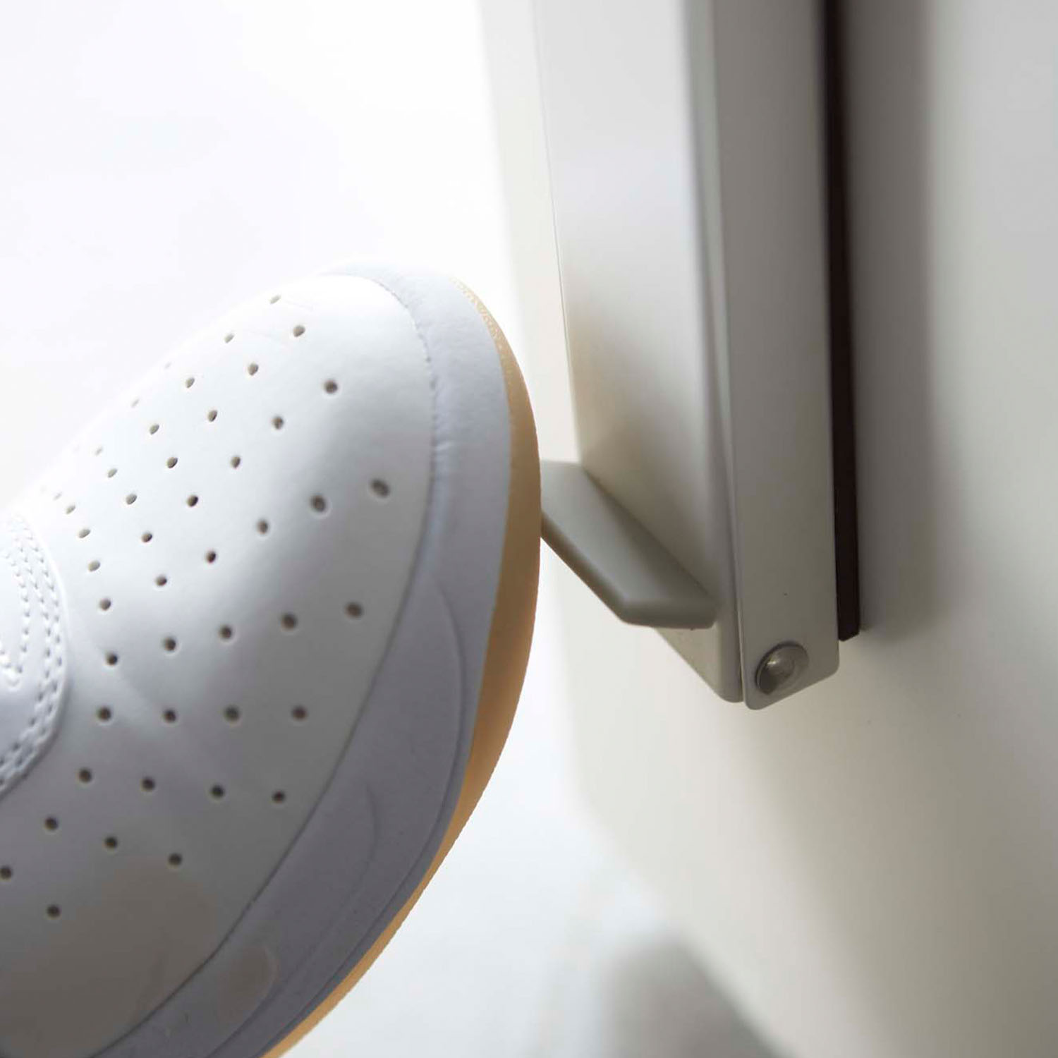 Smart Magnet Folding Door Stopper