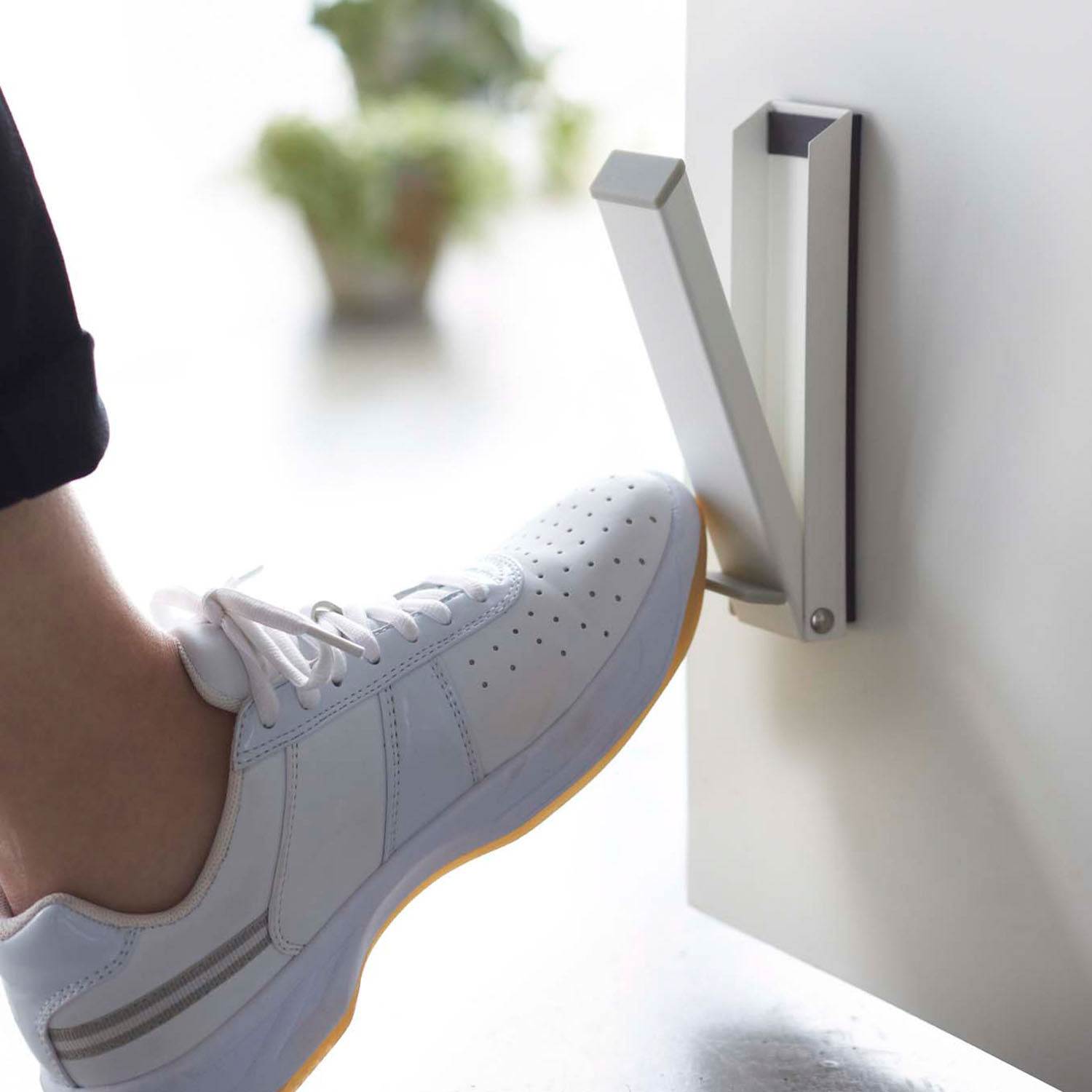 Smart Magnet Folding Door Stopper