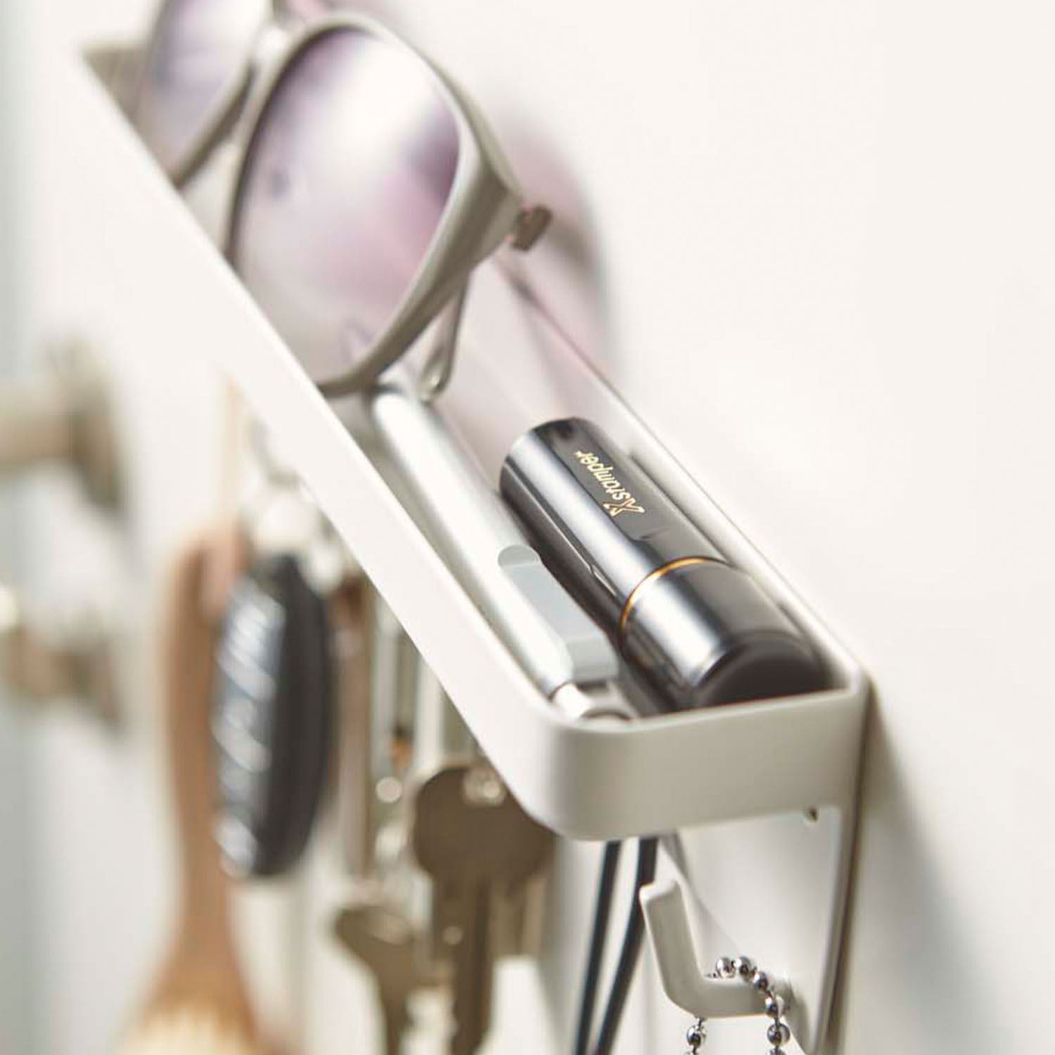Smart Magnetic Key Rack With Tray