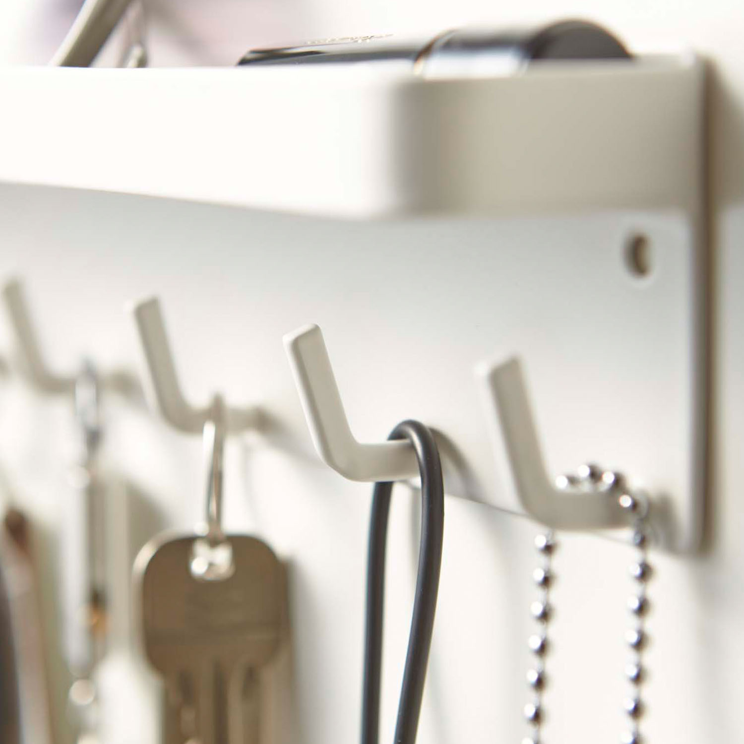 Smart Magnetic Key Rack With Tray