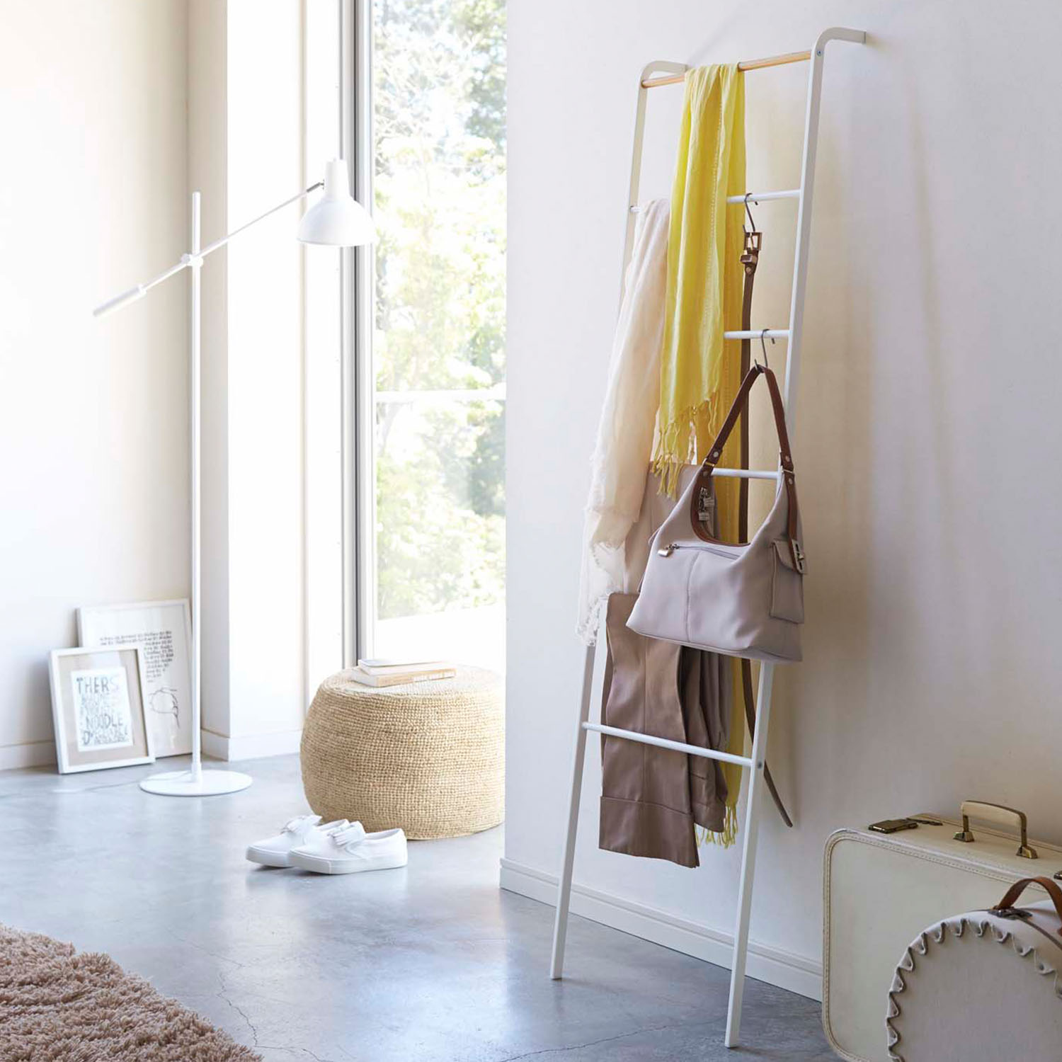 Tower Leaning Ladder Hanger