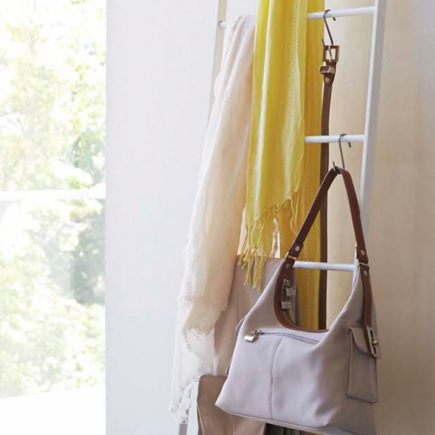 Tower Leaning Ladder Hanger