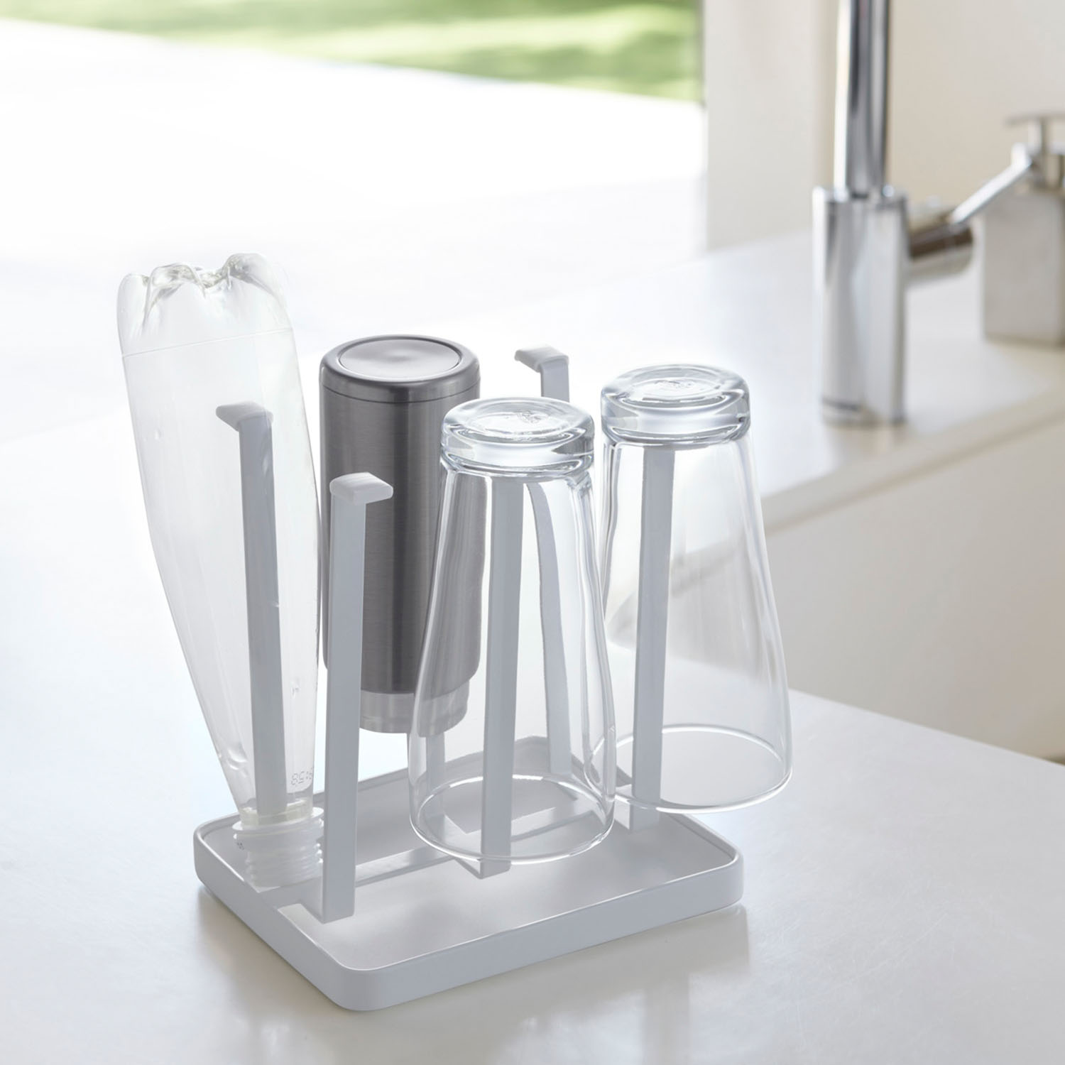 Tower Slim Glass Stand