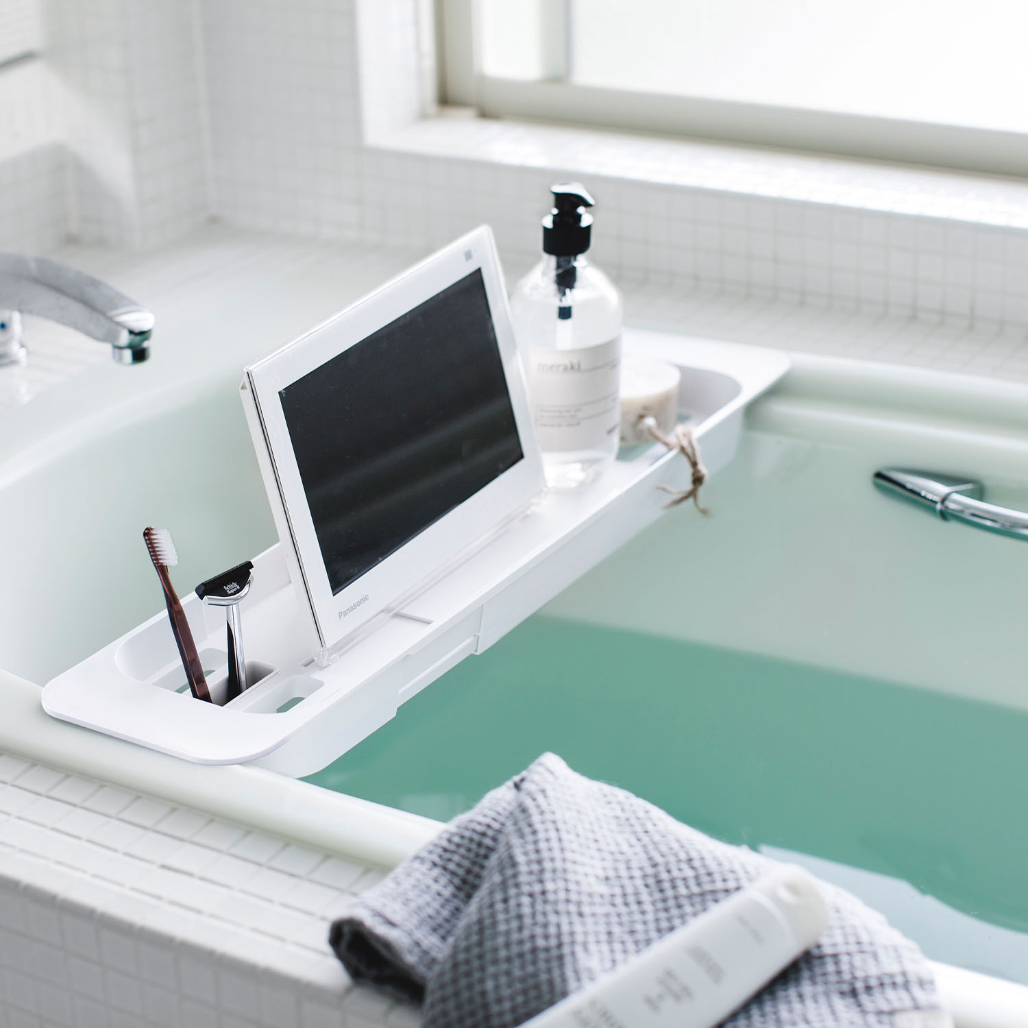 Tower Expandable Bathtub Caddy