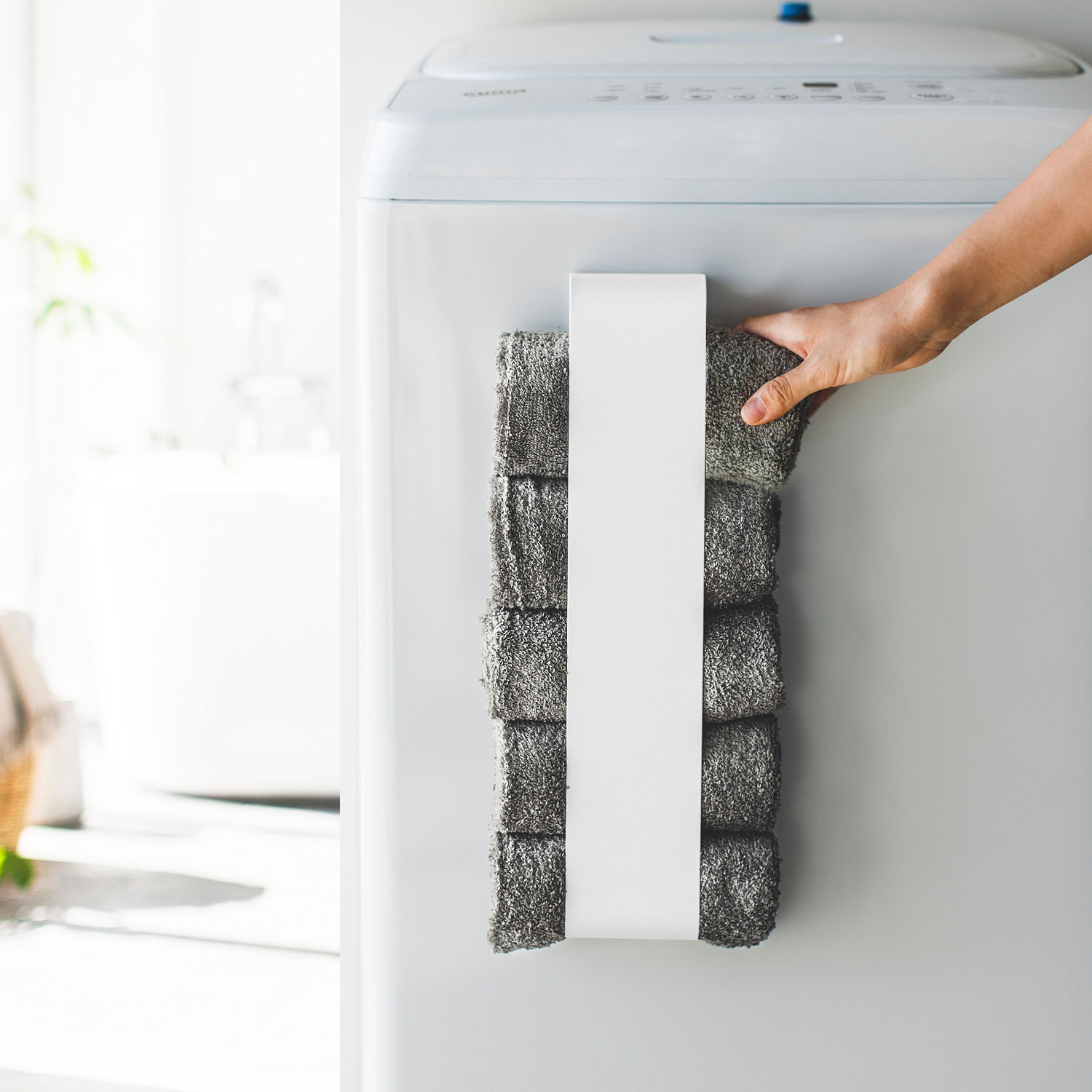 Tower Magnet Towel Holder