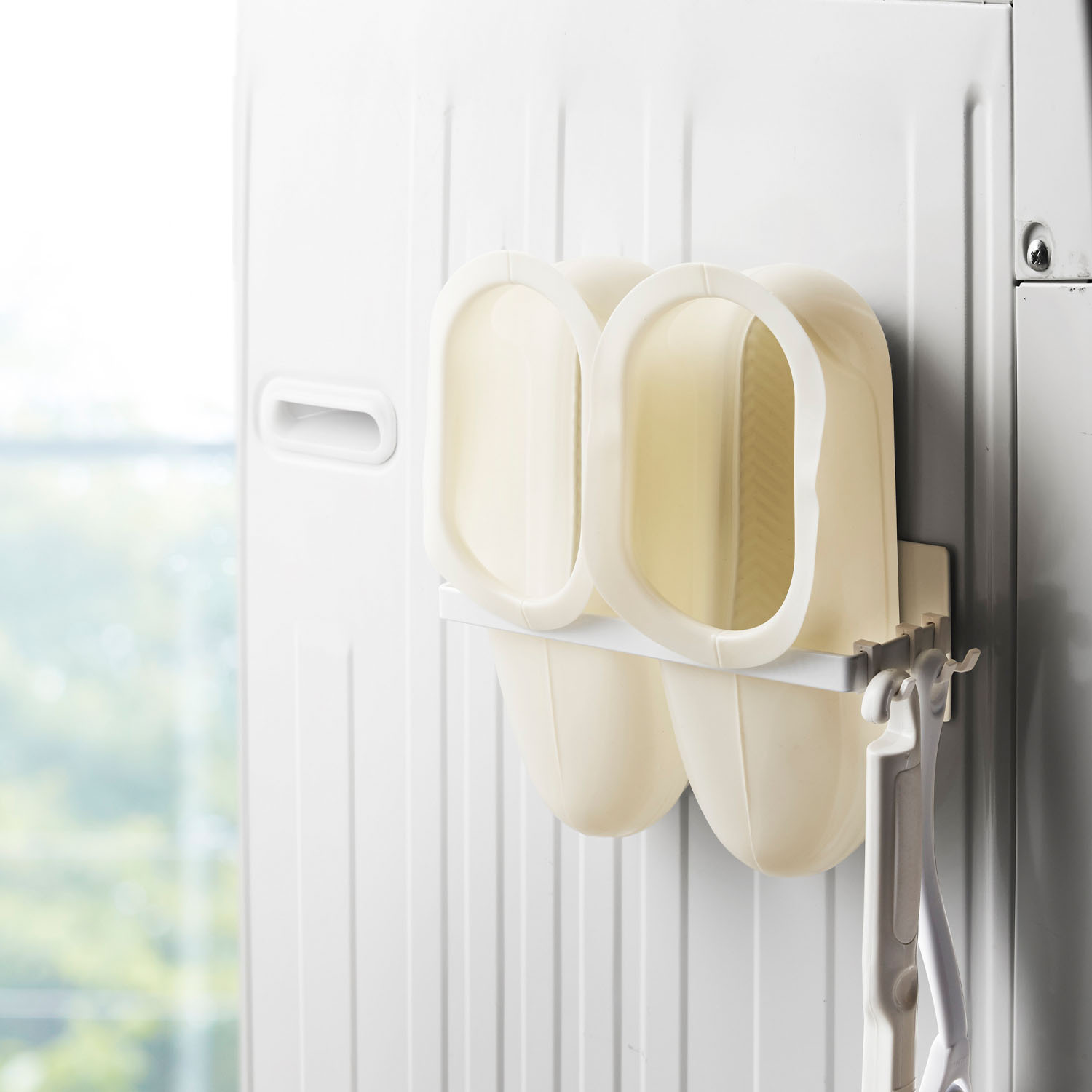 Tower Magnet Bath Boots Holder