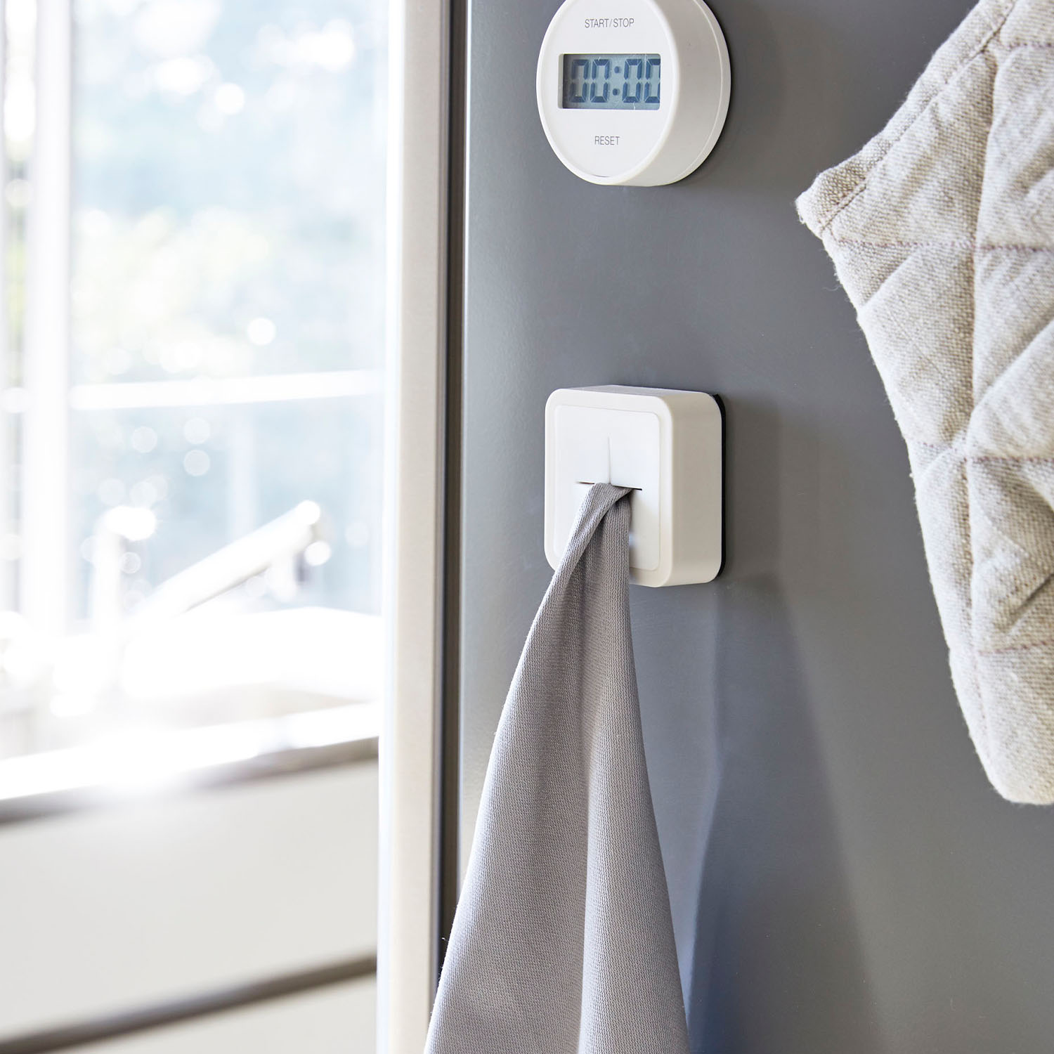 Tower Magnet Towel Holder