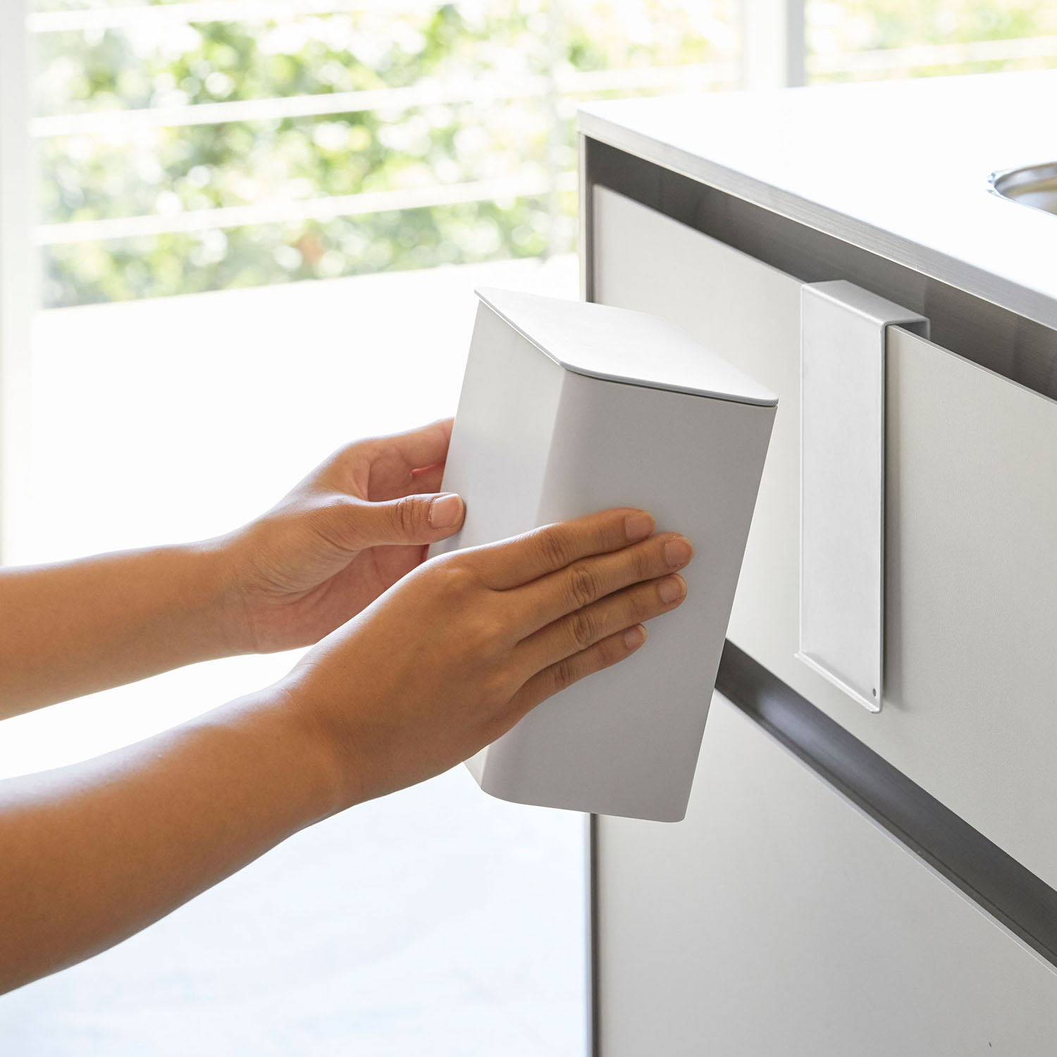 Tower Magnet&Sinkdoor Rubbish Bin
