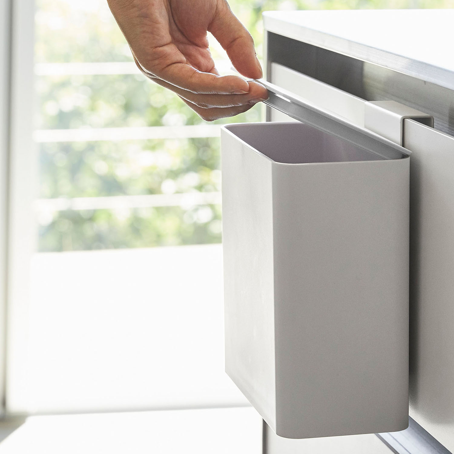 Tower Magnet&Sinkdoor Rubbish Bin