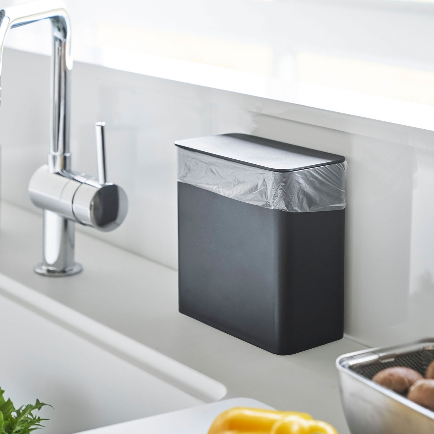 Tower Magnet&Sinkdoor Rubbish Bin