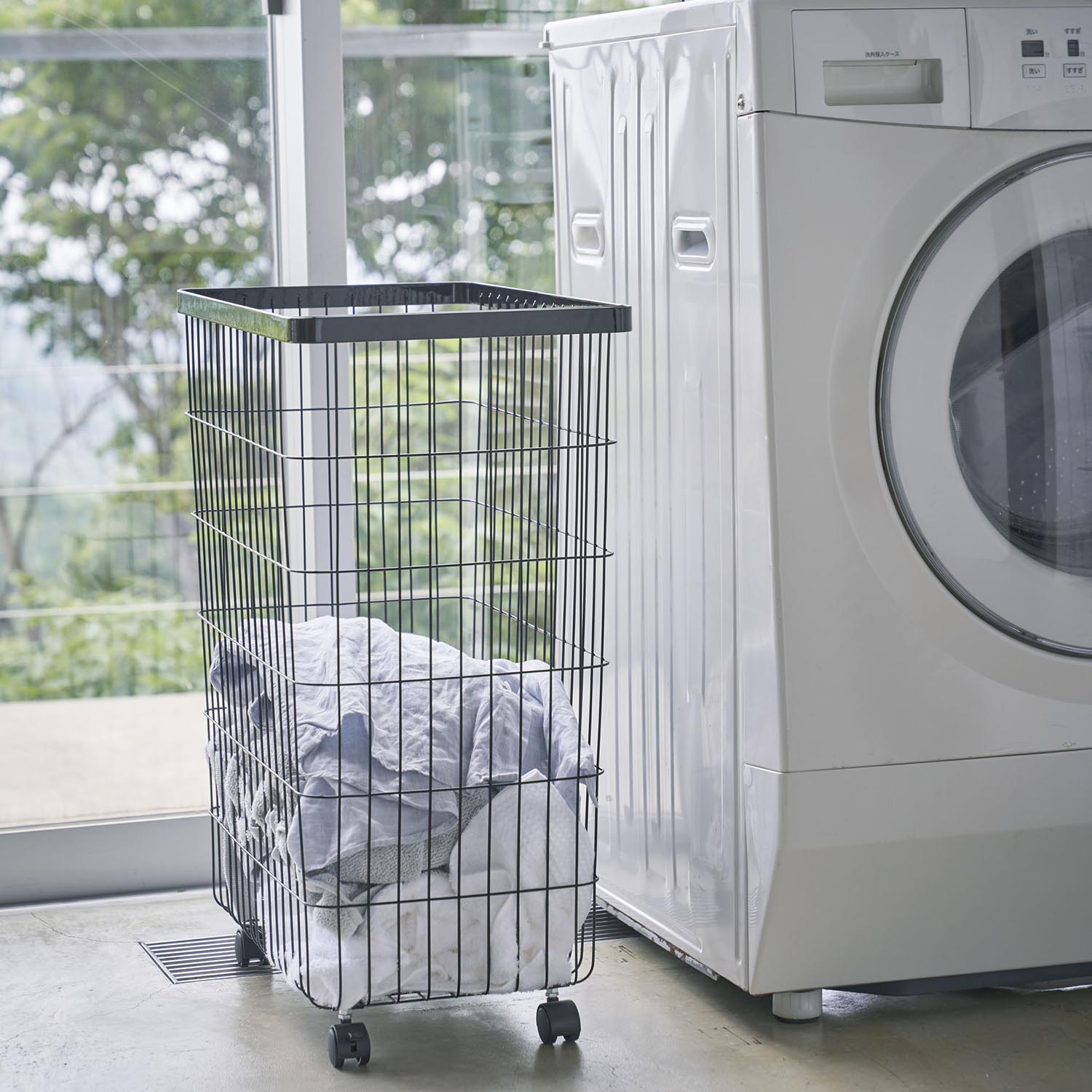 Tower Laundry Basket with casters