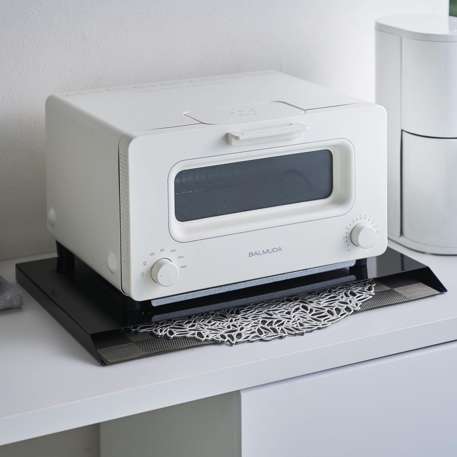 Tower Place Mat Storage