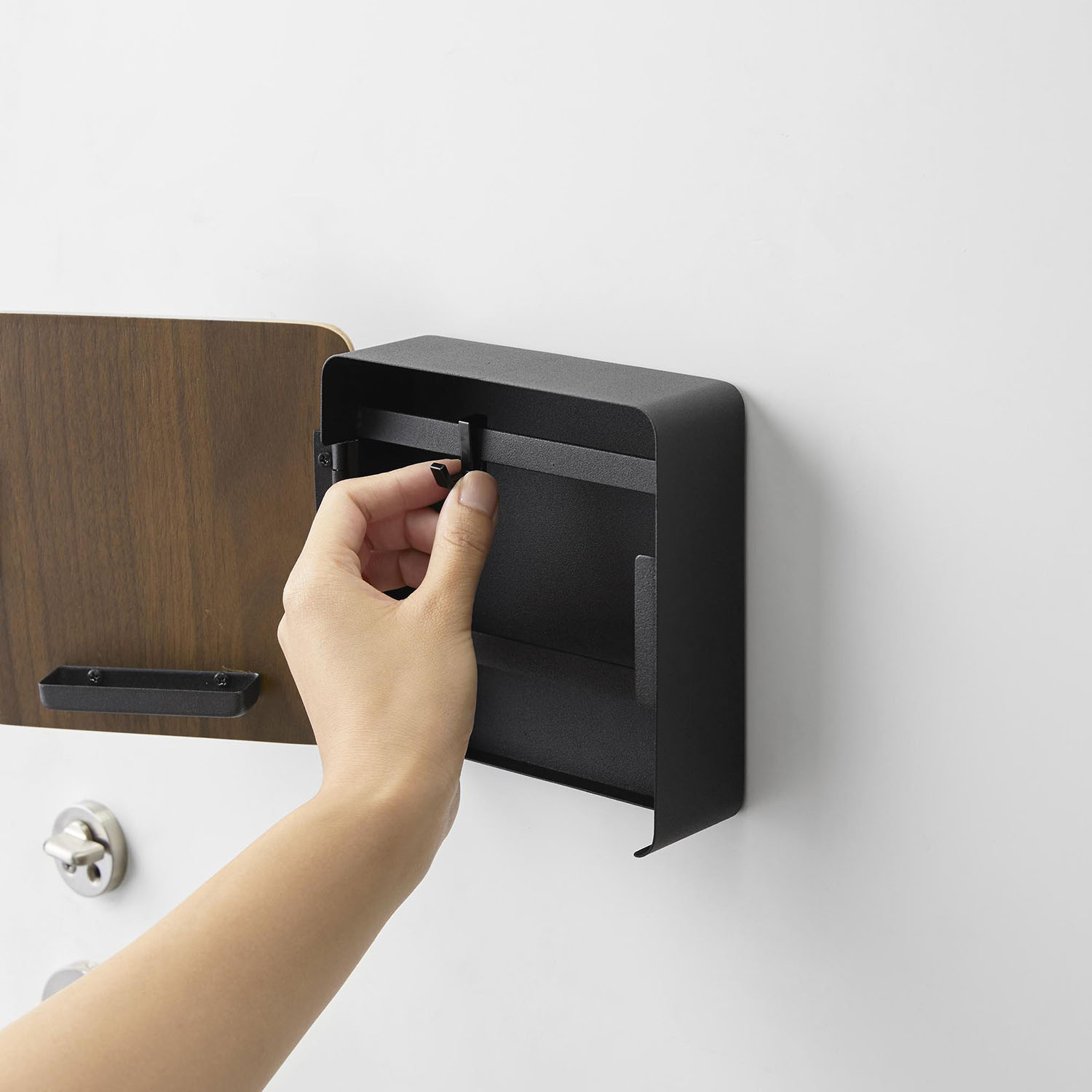 Rin Square Magnetic Key Cabinet