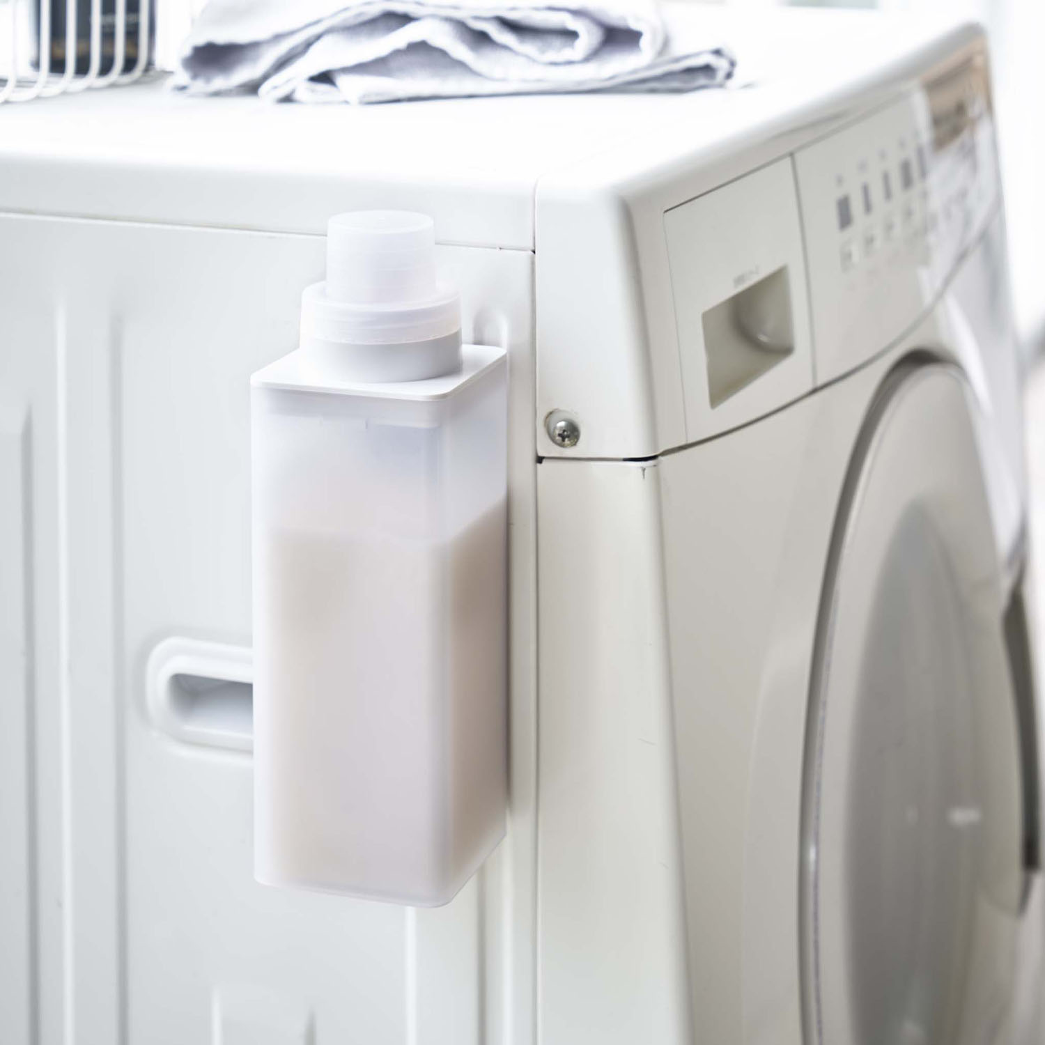 Mist Magnet Laundry Bottle