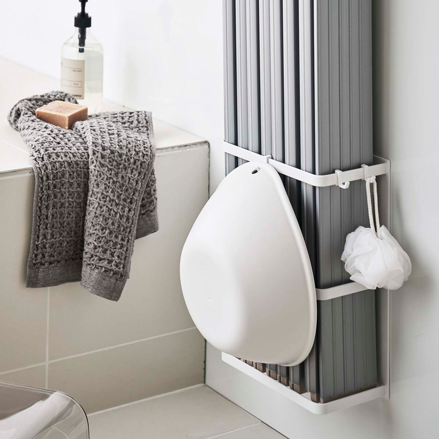 Mist Magnet Bath Tub Lid Holder