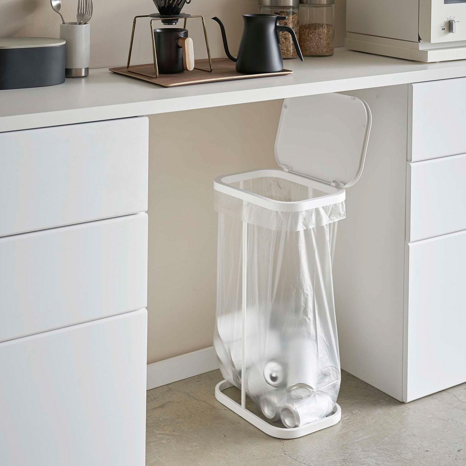 “Easy” Plastic Bag Holder