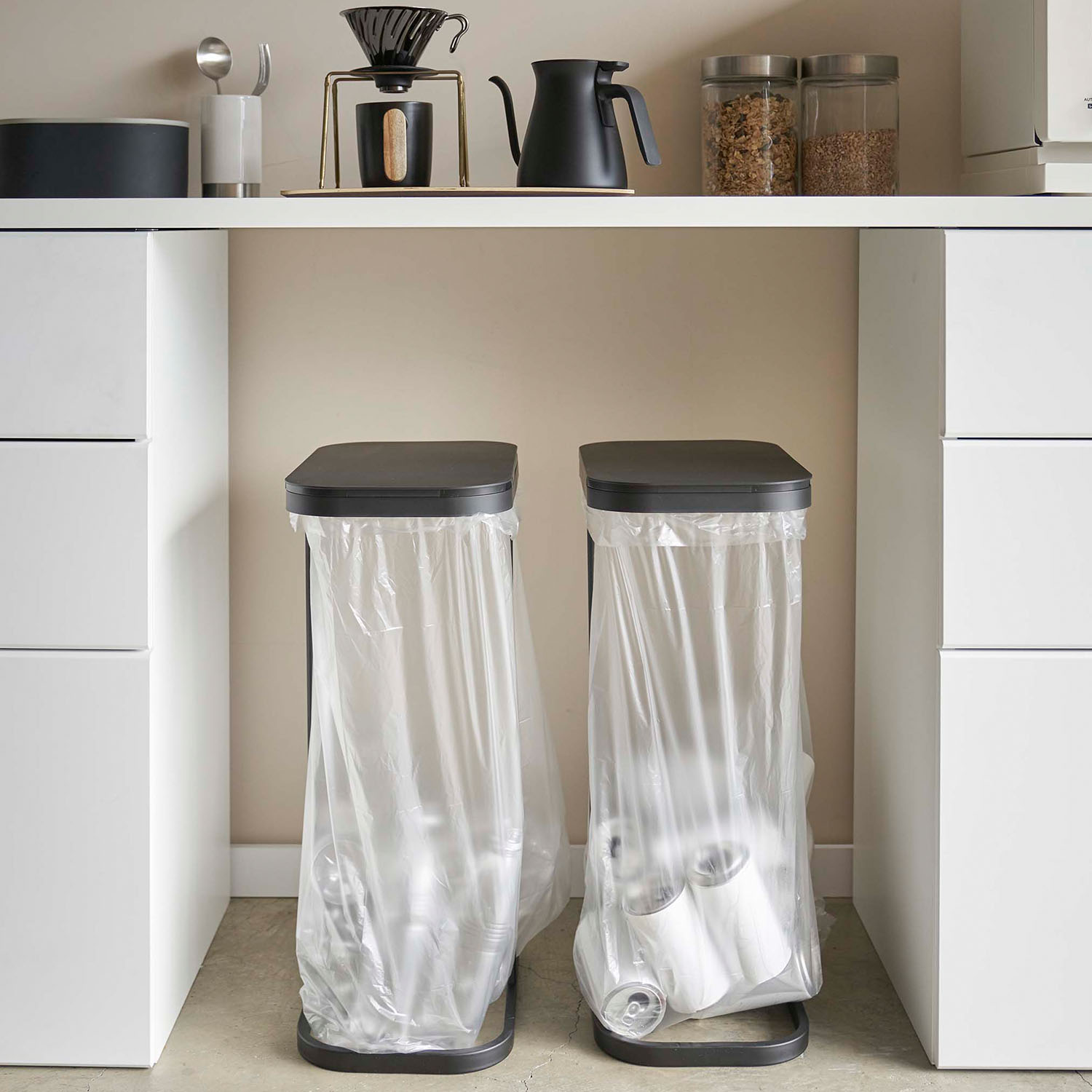 “Easy” Plastic Bag Holder