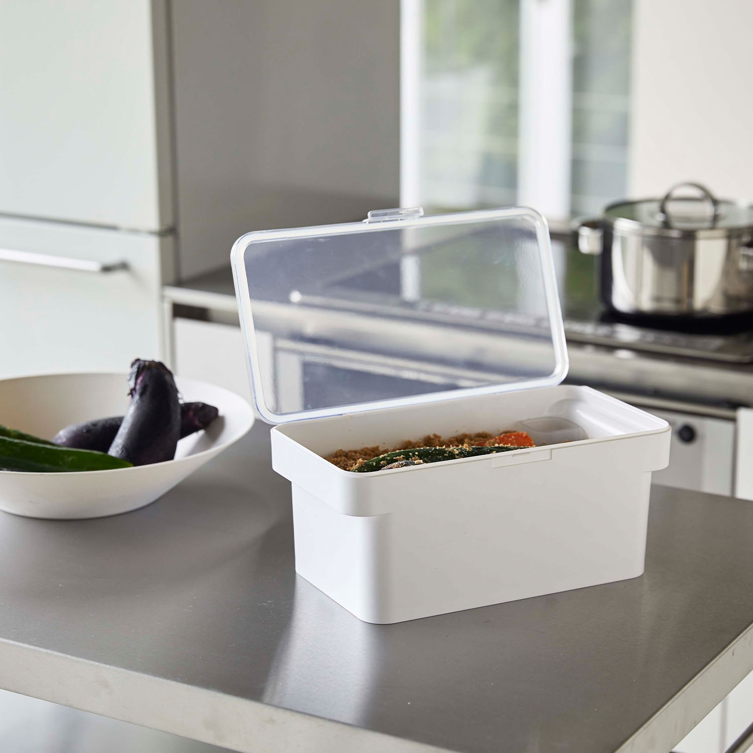 Tower Pickle Container