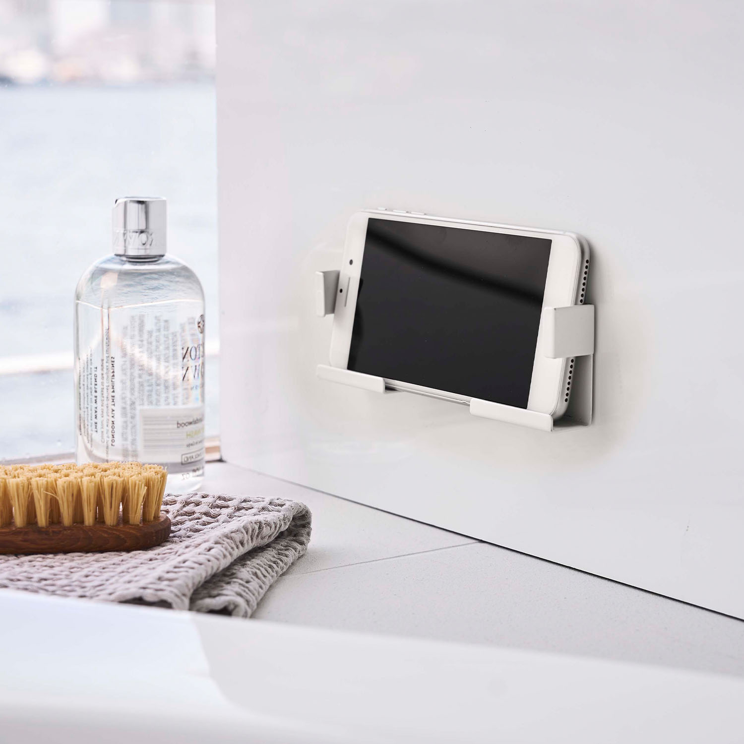Mist Magnet Tablet Holder