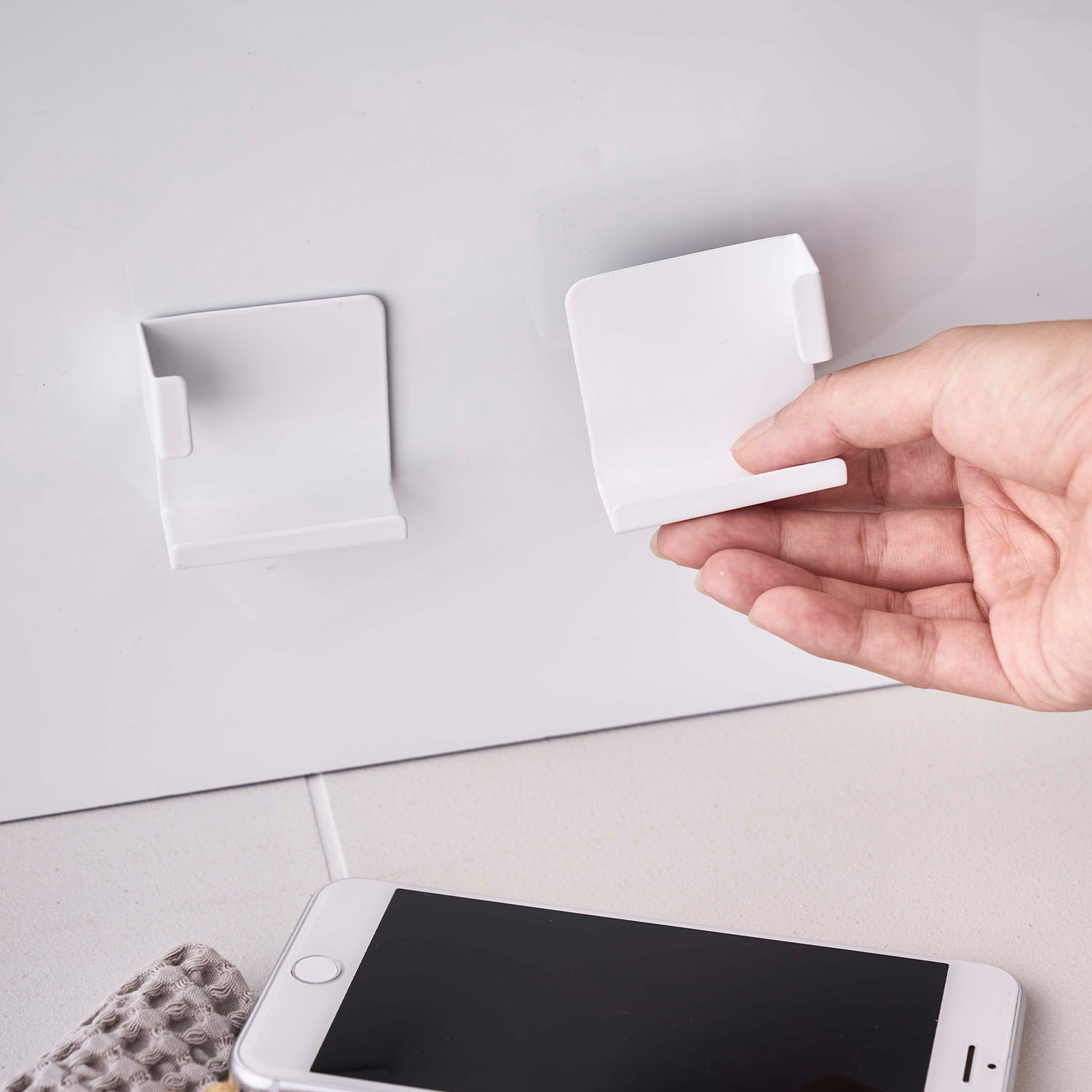 Mist Magnet Tablet Holder