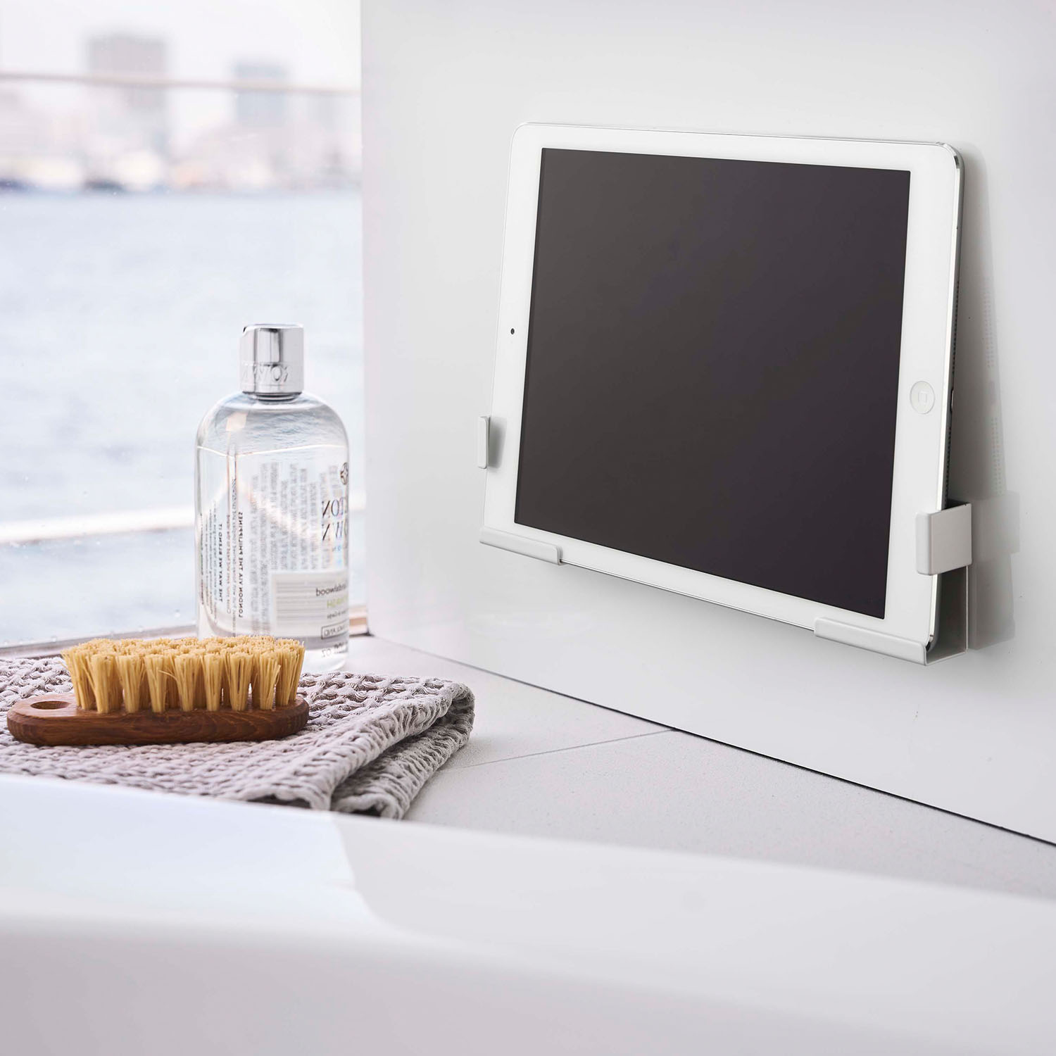 Mist Magnet Tablet Holder