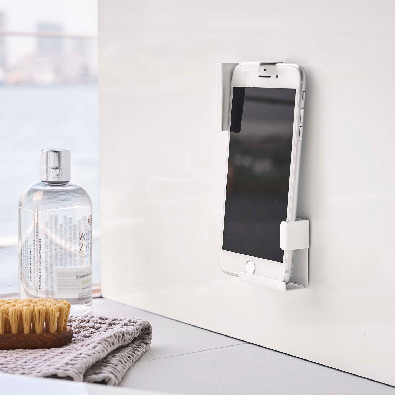 Mist Magnet Tablet Holder