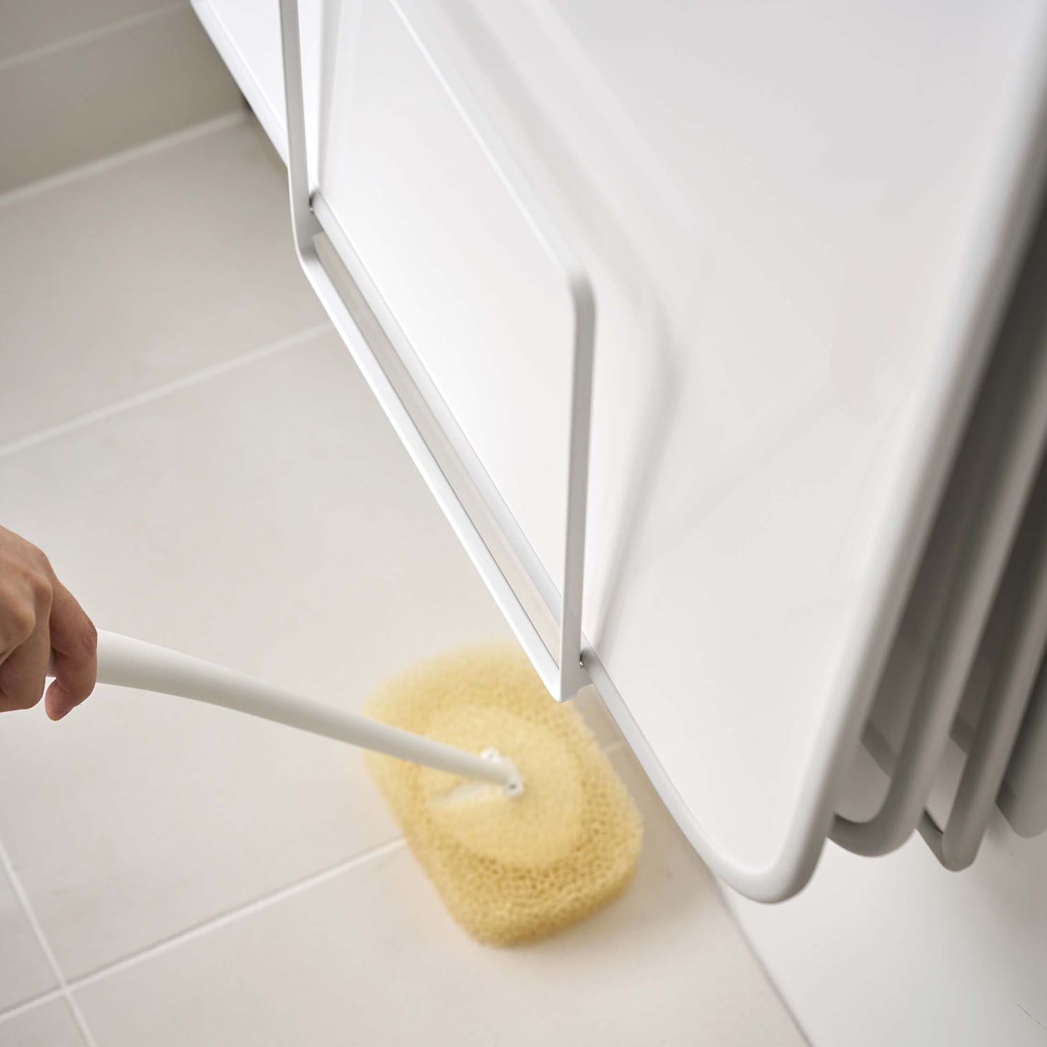 Tower Magnet Bath Lid Stand