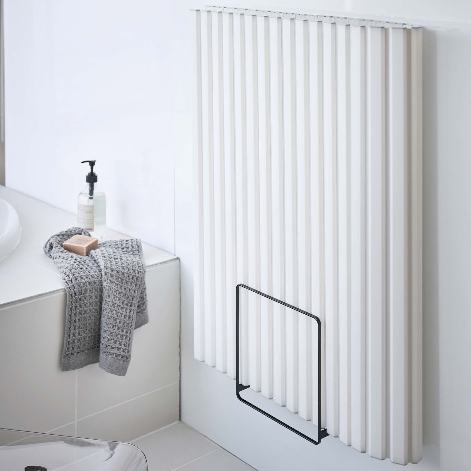 Tower Magnet Bath Lid Stand