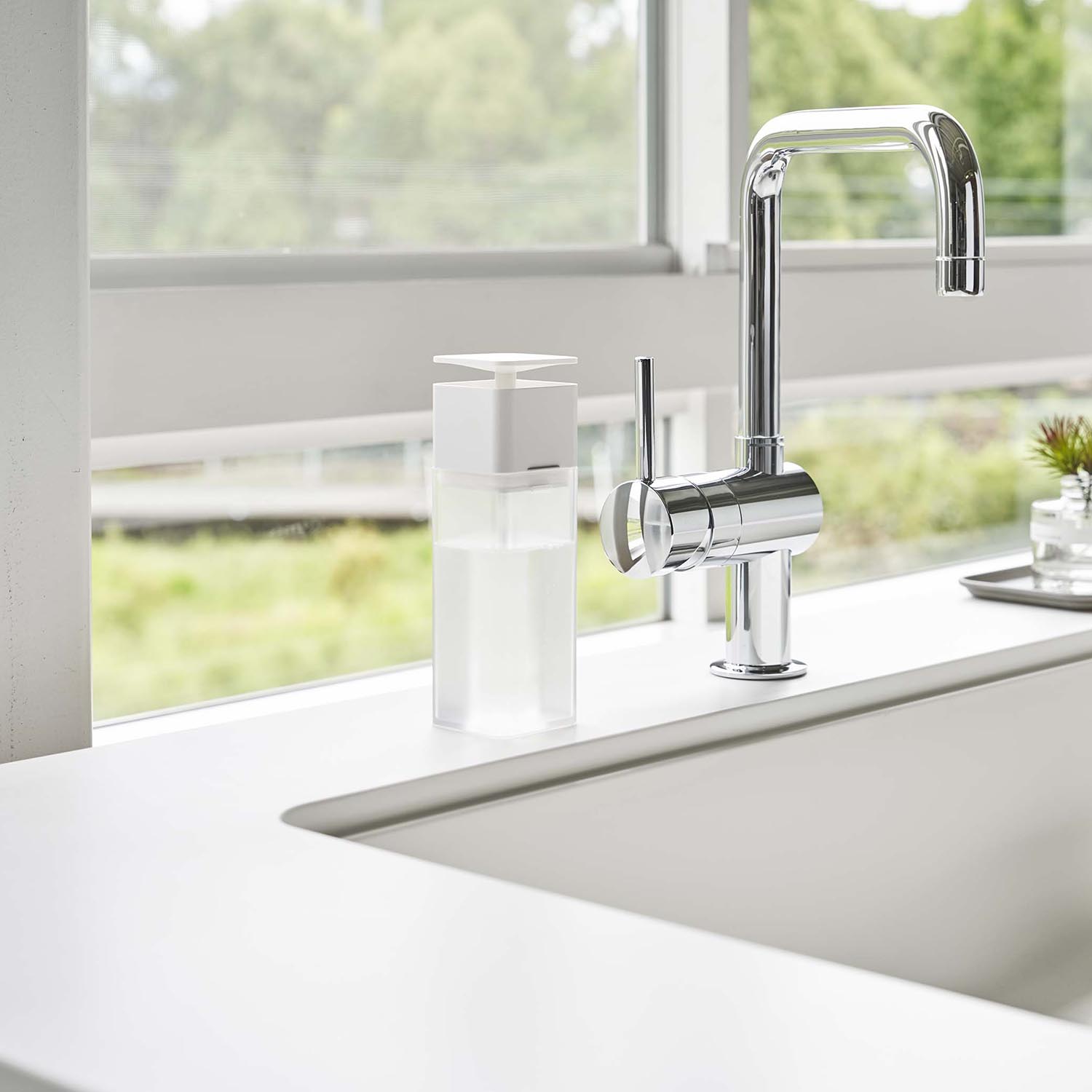 Plate One-Handed Soap Dispenser