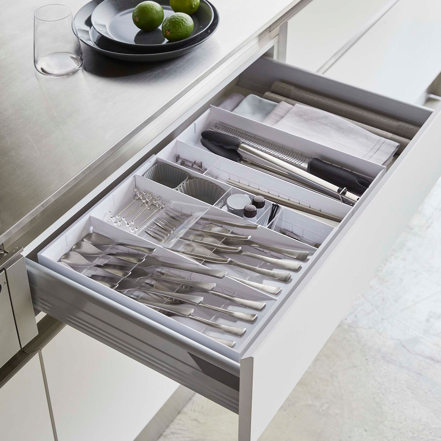 Tower Diagonally Stacking Expandable Cutlery Case