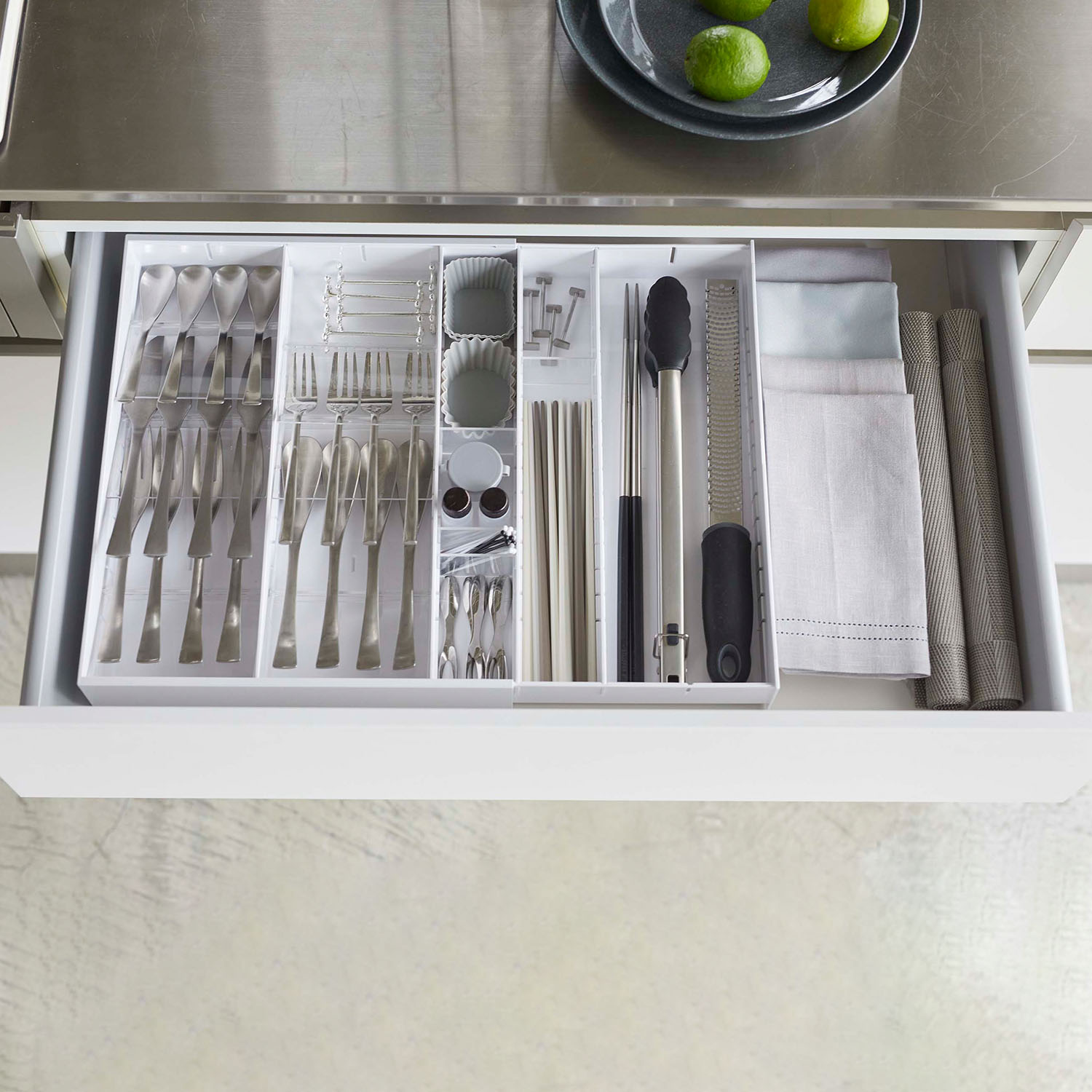 Tower Diagonally Stacking Expandable Cutlery Case