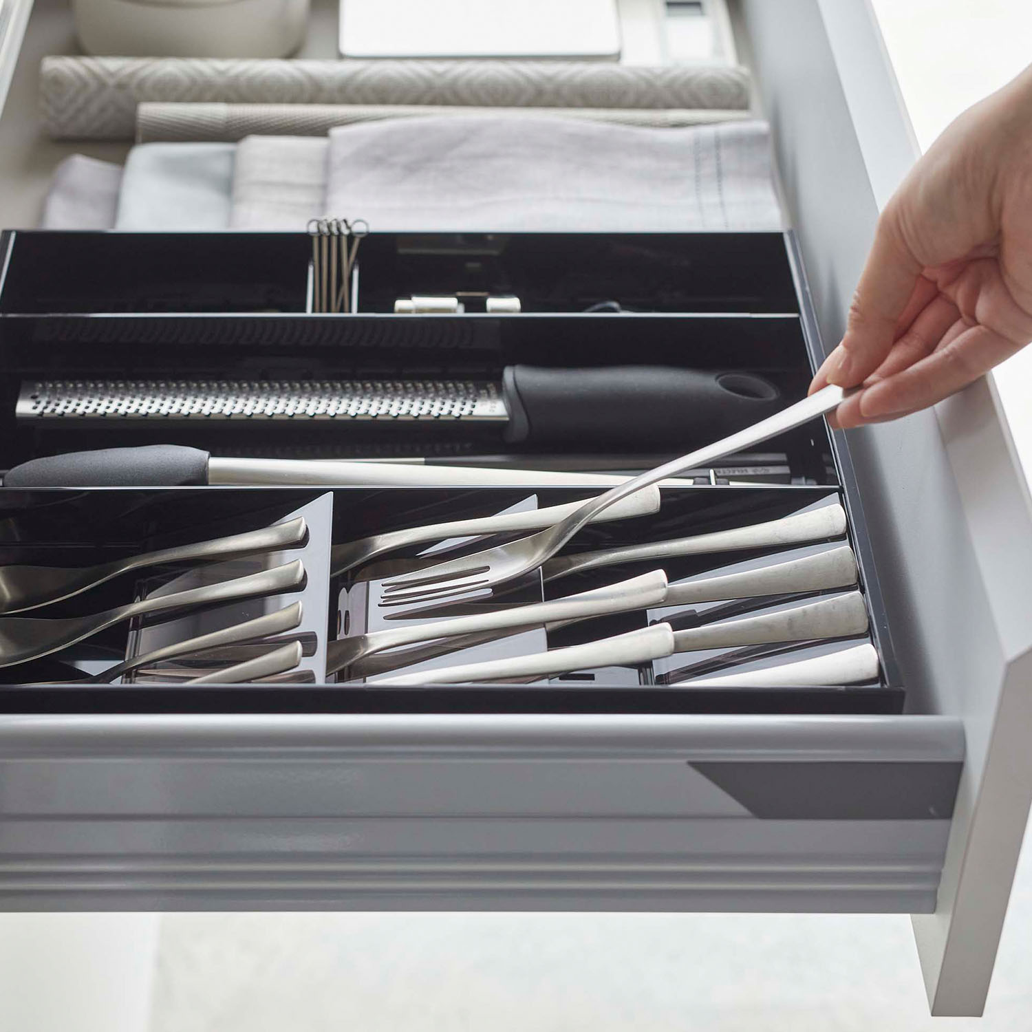 Tower Diagonally Stacking Expandable Cutlery Case